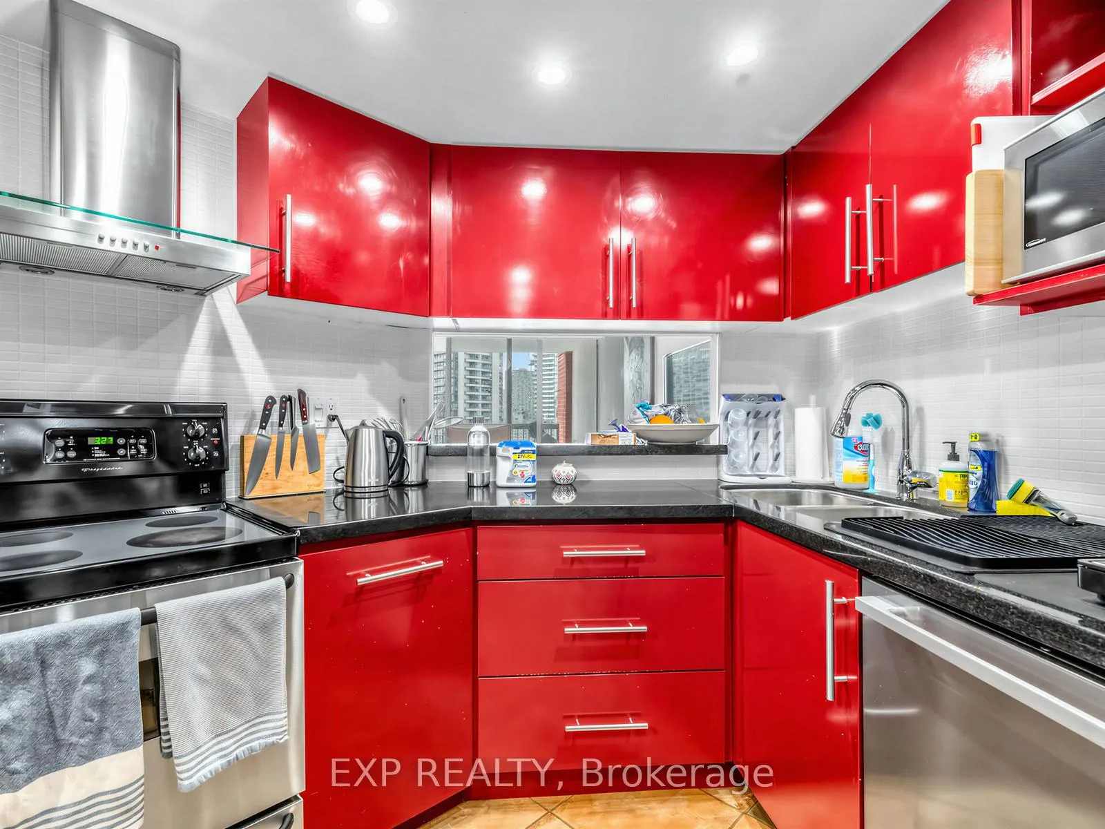 Photo 6 of Unit 1127, 77 Maitland Place, Toronto, Cabbagetown-South St. James Town — HOMEH