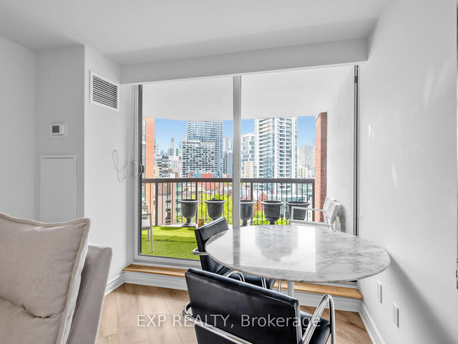 Photo 17 of Unit 1127, 77 Maitland Place, Toronto, Cabbagetown-South St. James Town — HOMEH