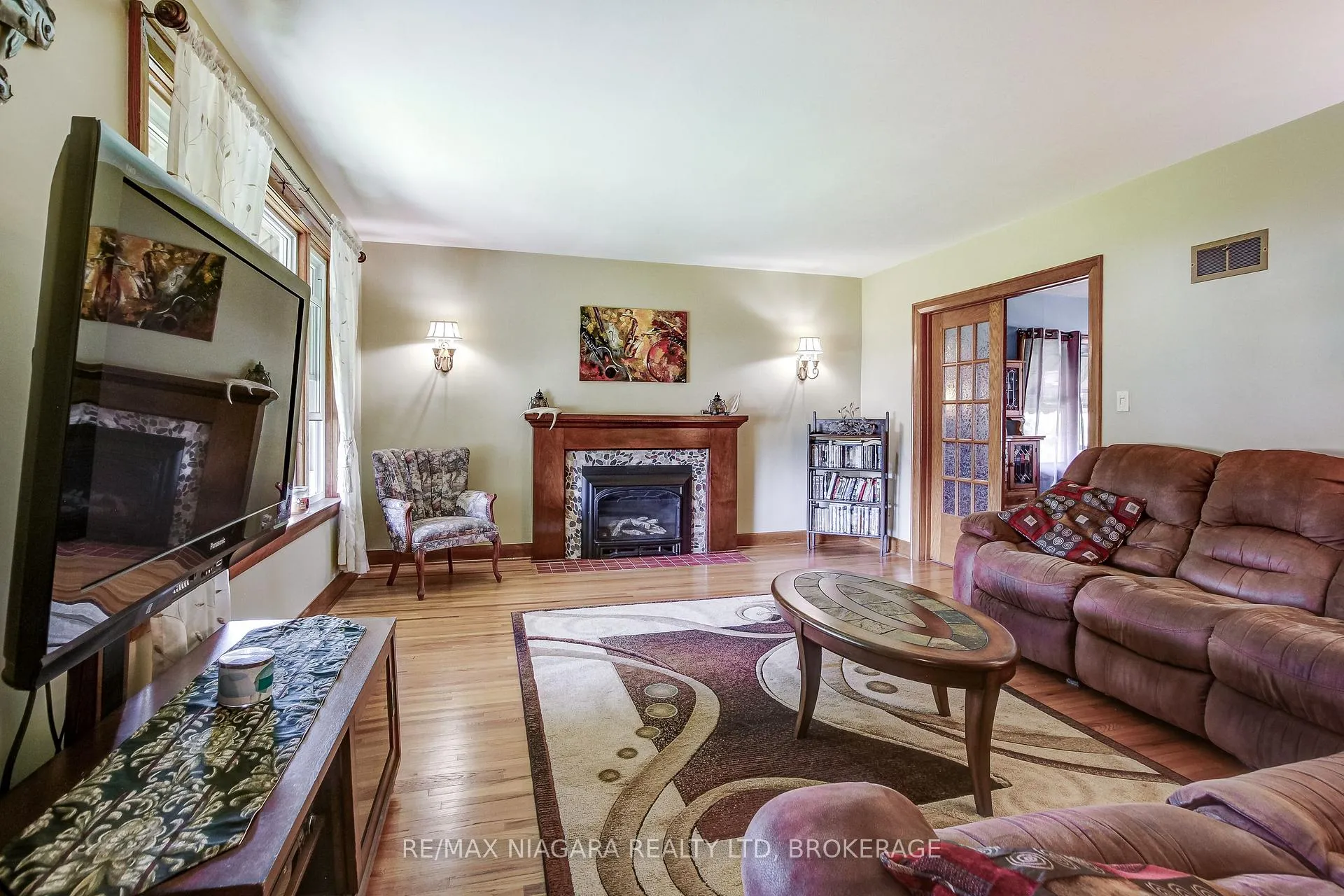 Photo 6 of 101 Division Street, Port Colborne, Sugarloaf — HOMEH