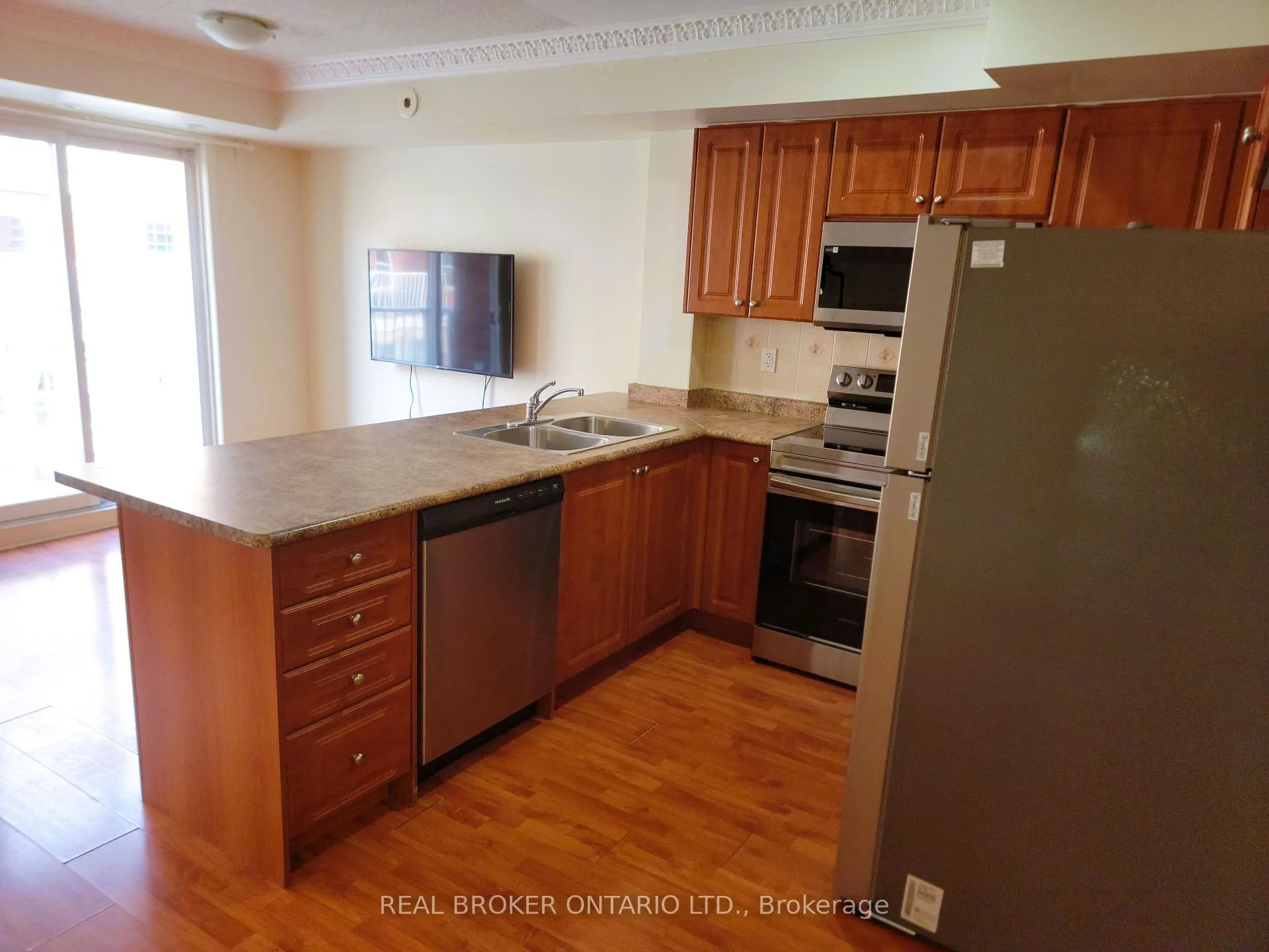 Photo 3 of Unit 26, 37 Four Winds Drive, North York, York University Heights — HOMEH