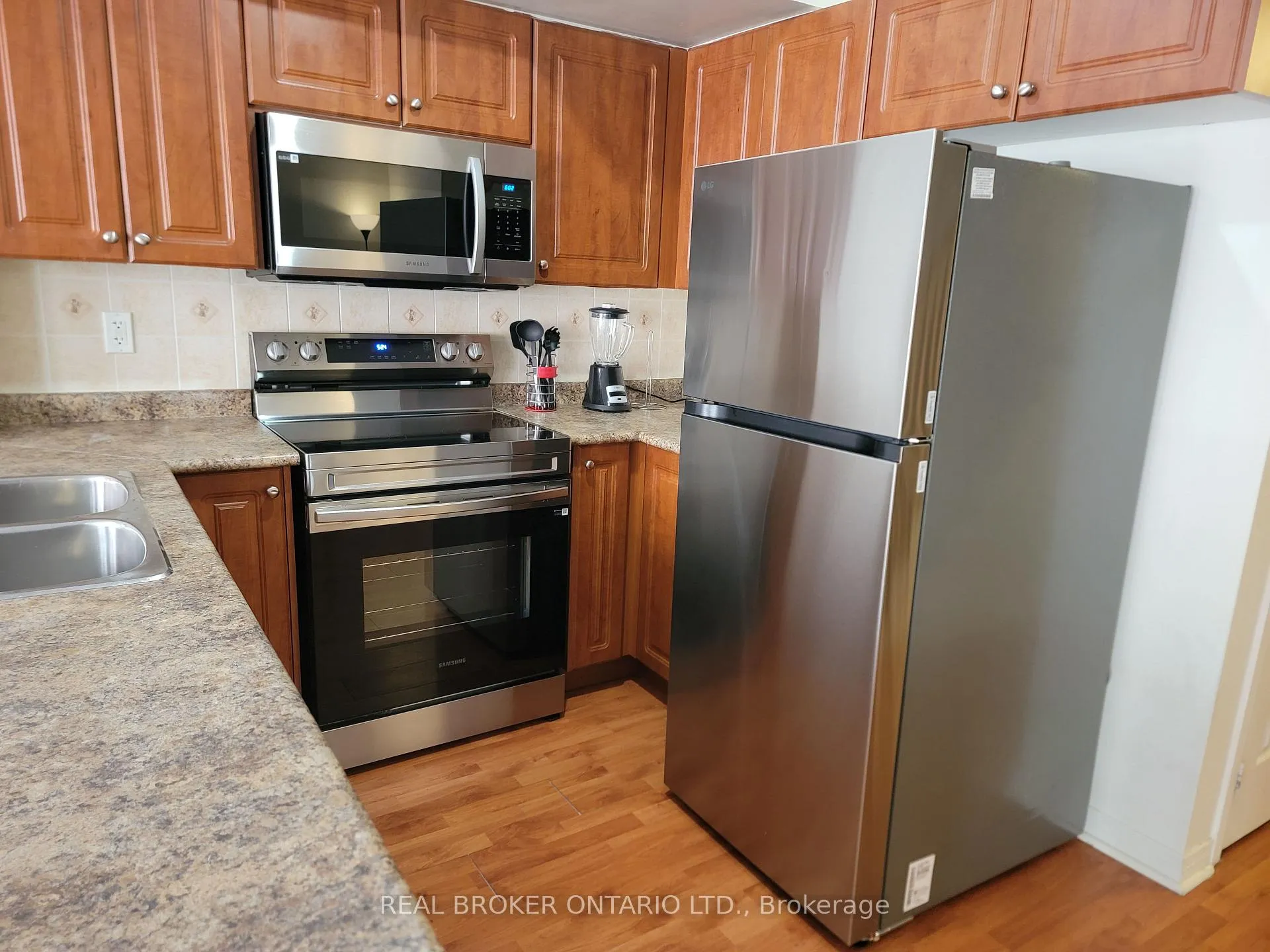 Photo 4 of Unit 26, 37 Four Winds Drive, North York, York University Heights — HOMEH