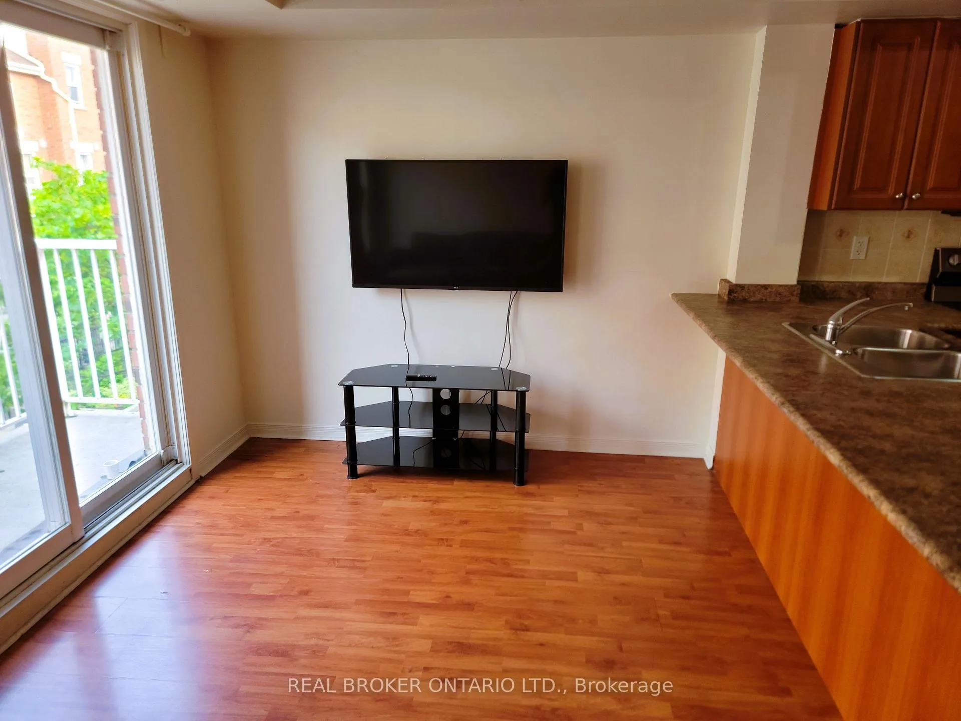 Photo 5 of Unit 26, 37 Four Winds Drive, North York, York University Heights — HOMEH