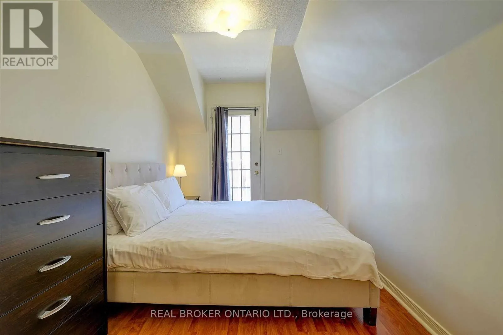 Photo 11 of Unit 26, 37 Four Winds Drive, North York, York University Heights — HOMEH