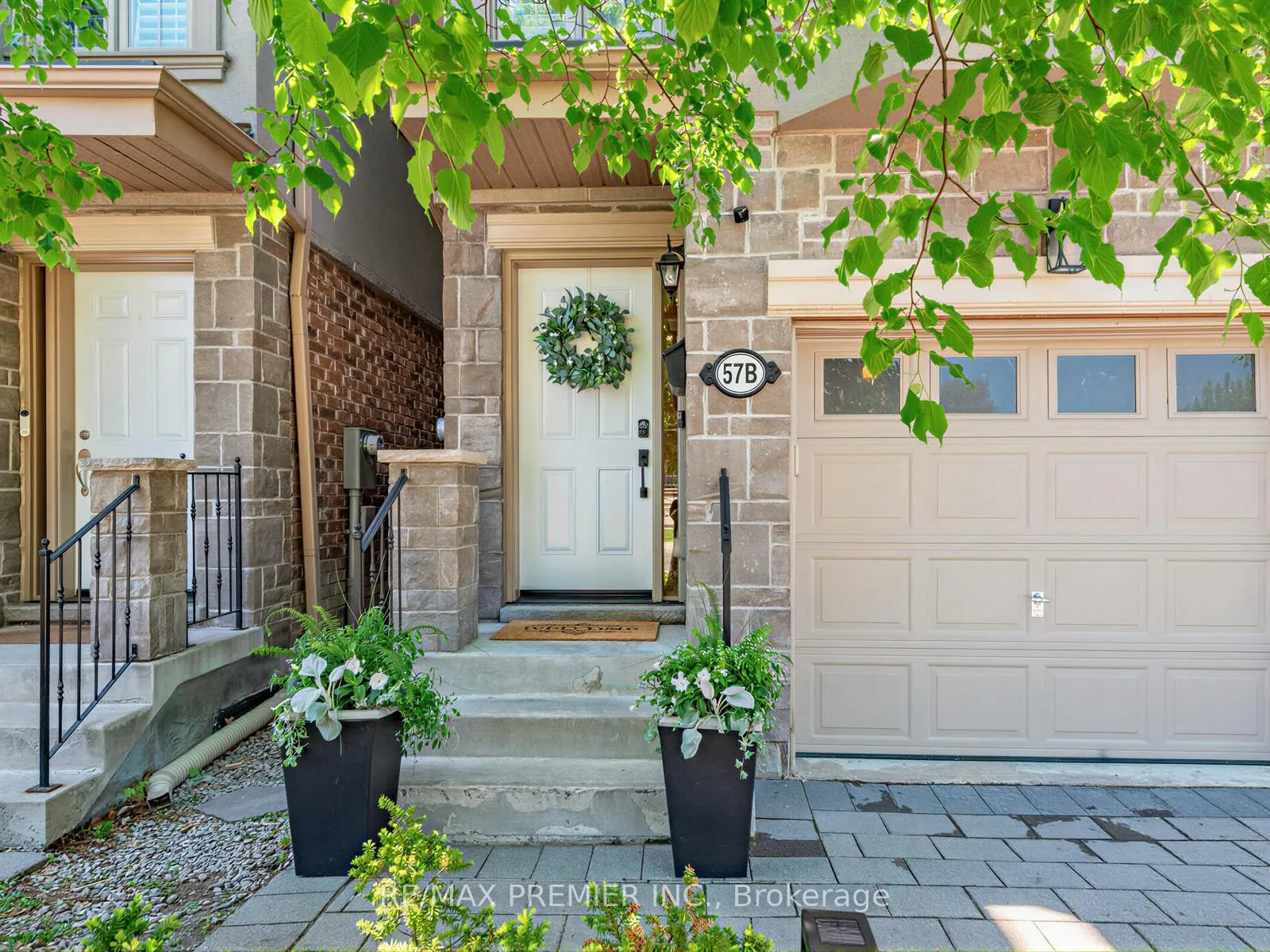 Photo 3 of 57B Westona Street, Etobicoke, Humber Heights — HOMEH
