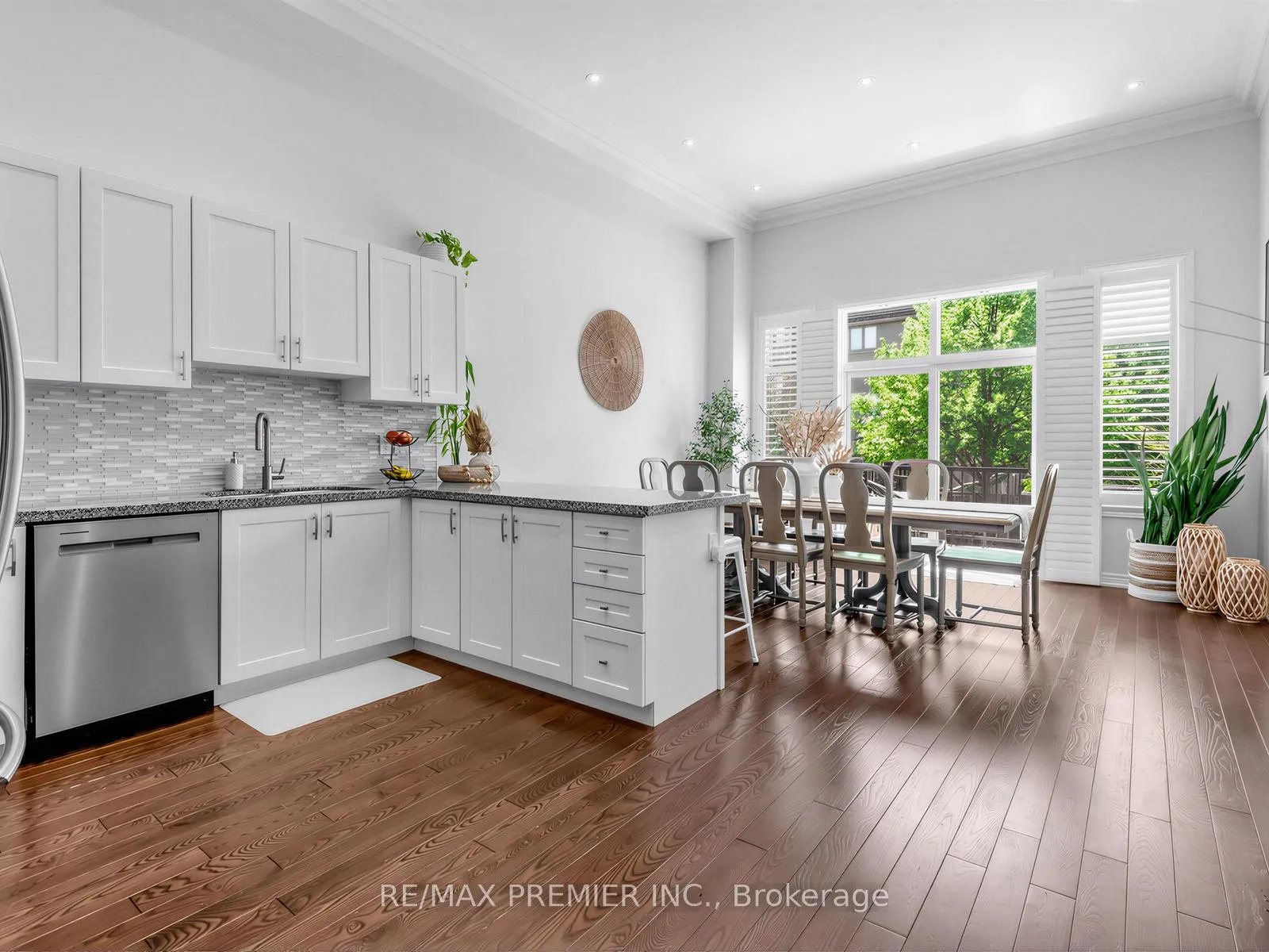 Photo 4 of 57B Westona Street, Etobicoke, Humber Heights — HOMEH