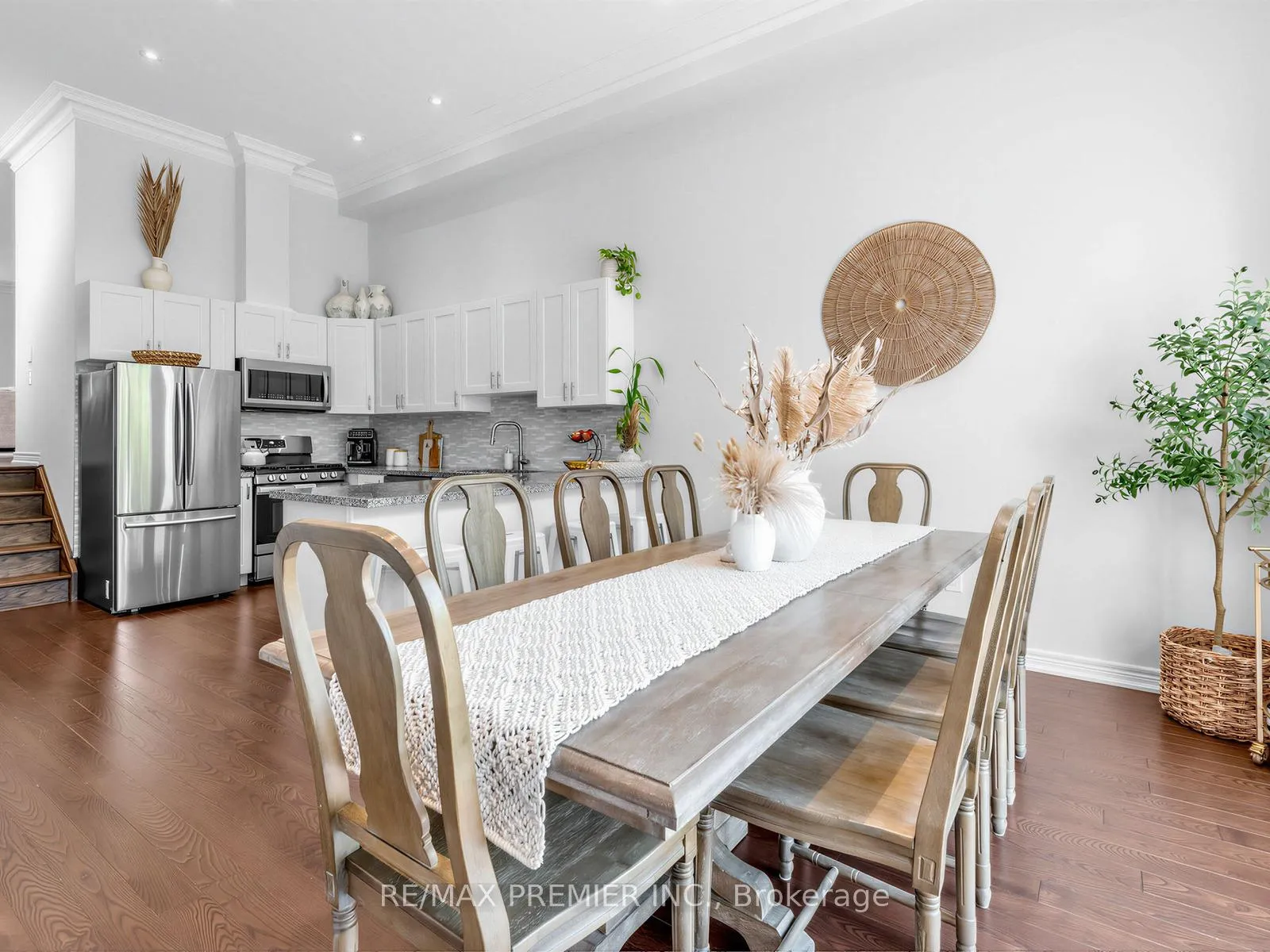Photo 5 of 57B Westona Street, Etobicoke, Humber Heights — HOMEH