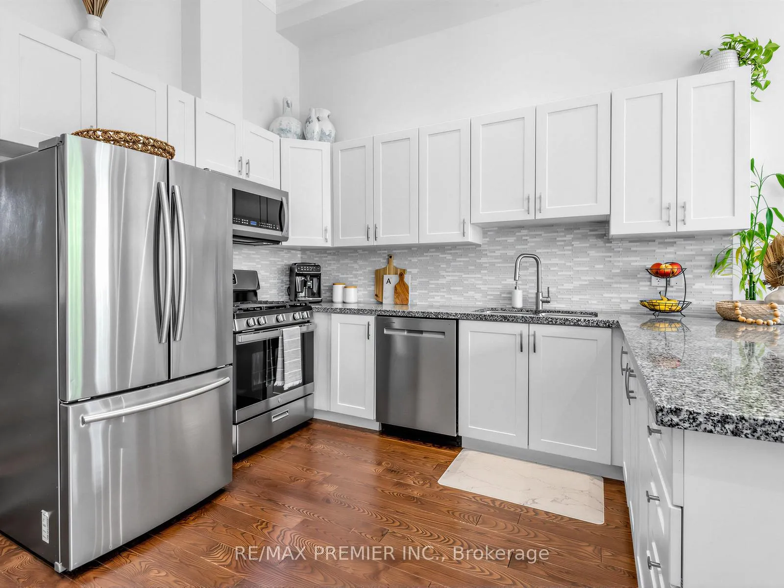 Photo 6 of 57B Westona Street, Etobicoke, Humber Heights — HOMEH