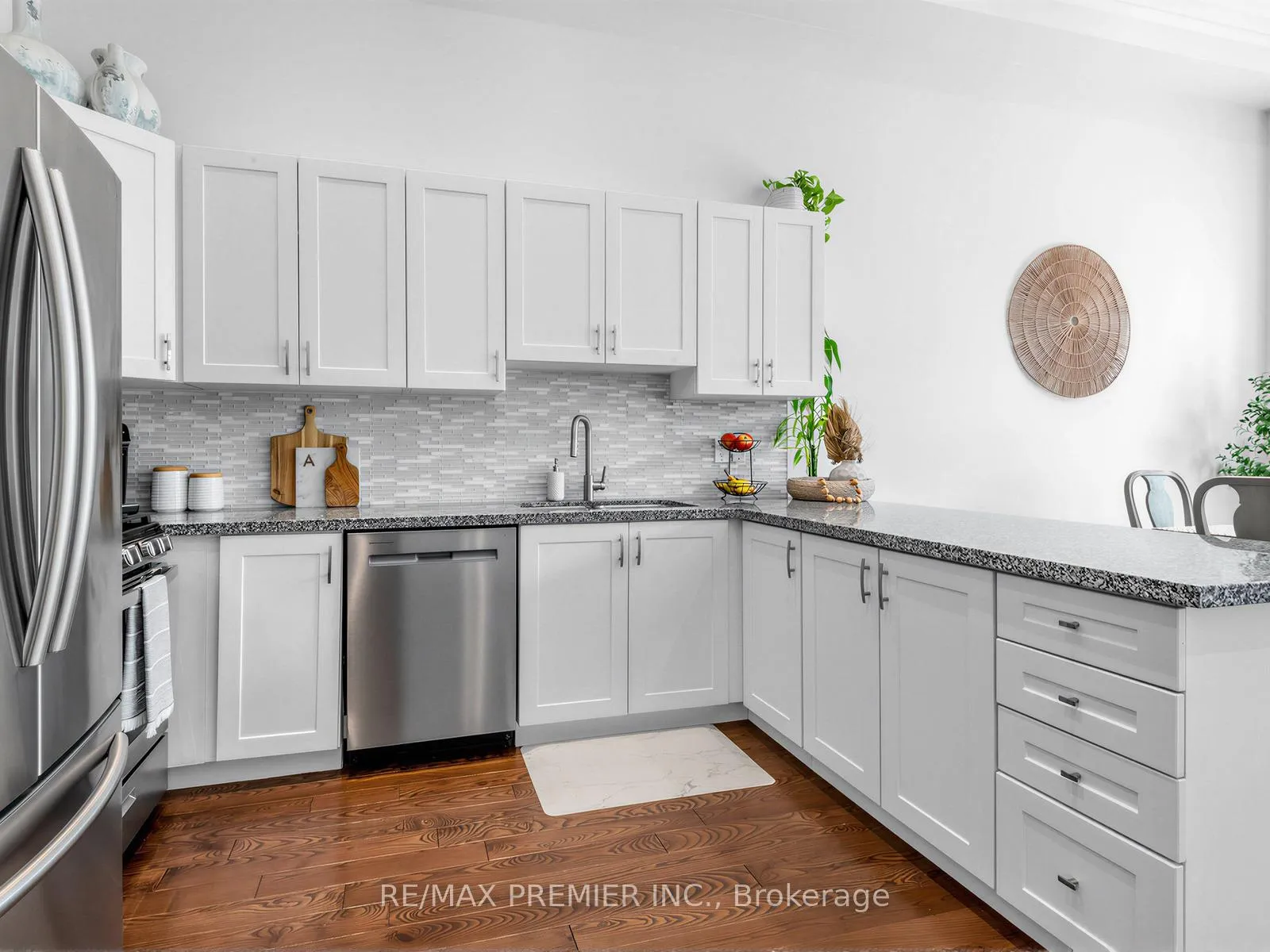 Photo 7 of 57B Westona Street, Etobicoke, Humber Heights — HOMEH