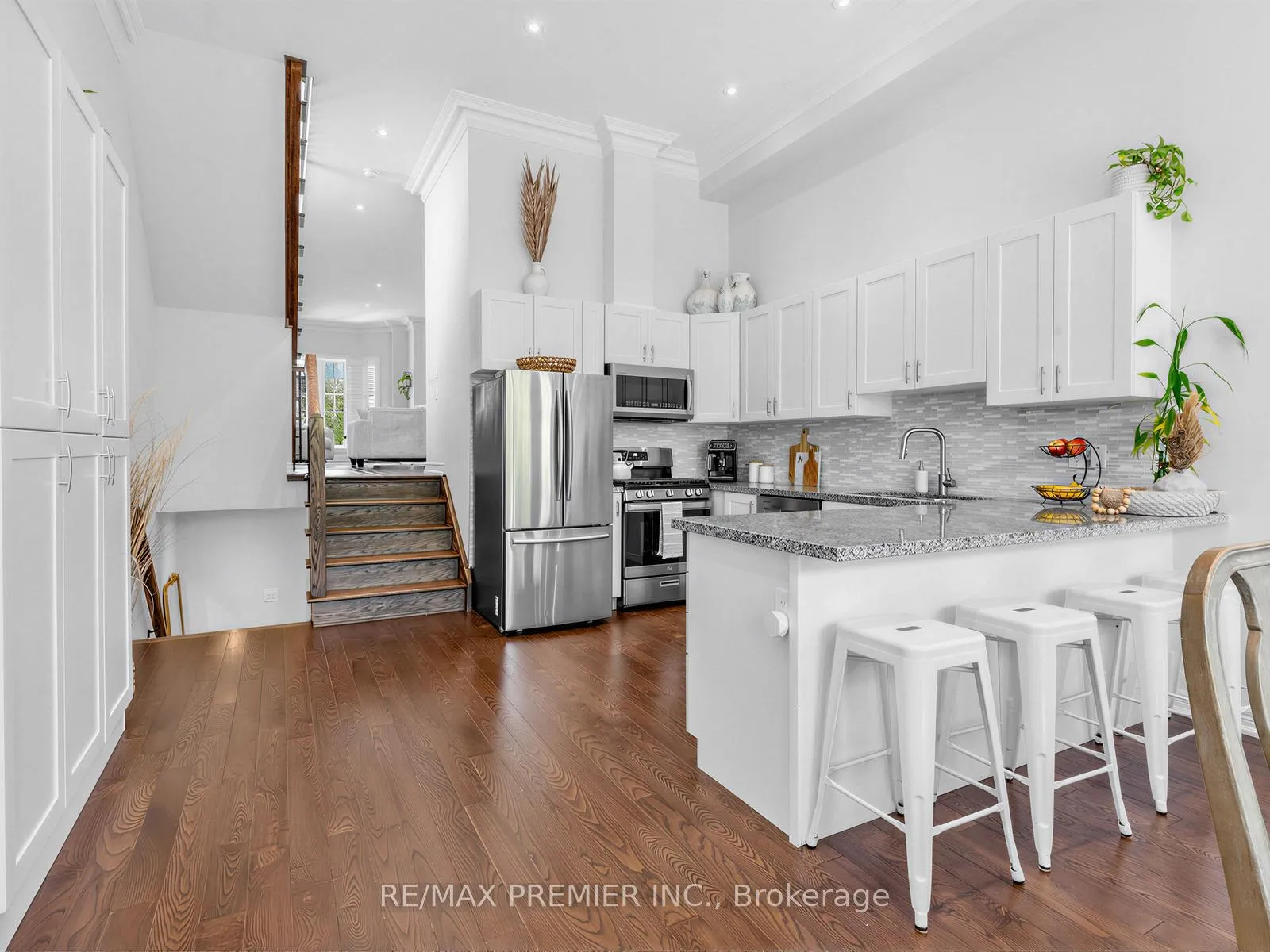 Photo 8 of 57B Westona Street, Etobicoke, Humber Heights — HOMEH