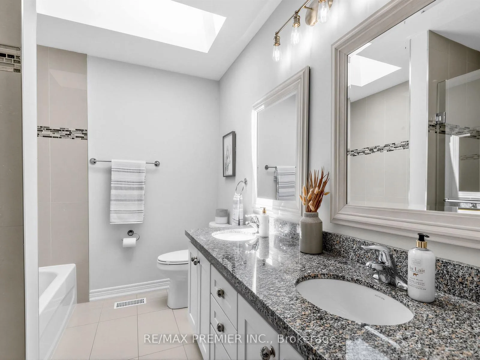 Photo 19 of 57B Westona Street, Etobicoke, Humber Heights — HOMEH
