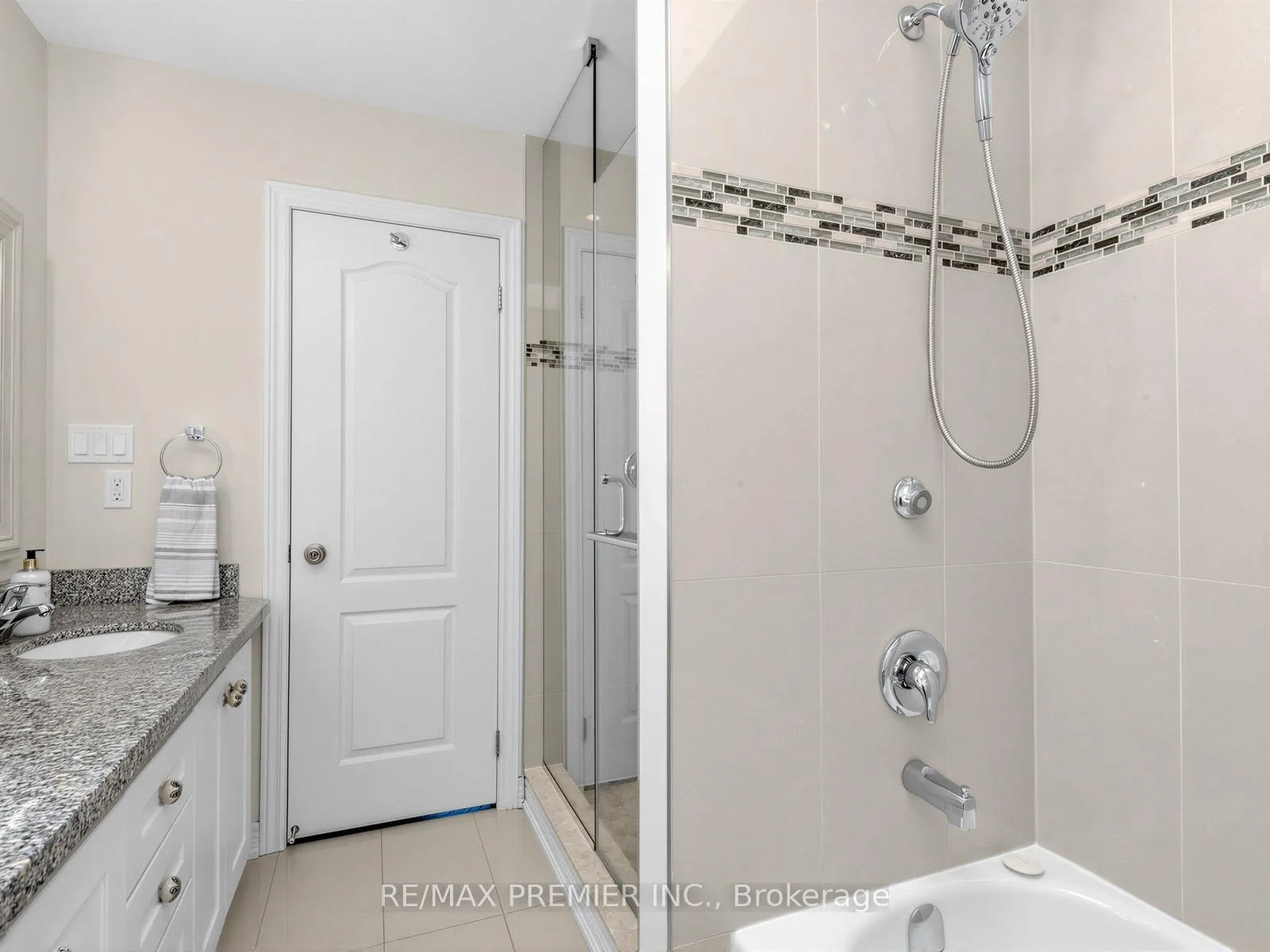Photo 20 of 57B Westona Street, Etobicoke, Humber Heights — HOMEH