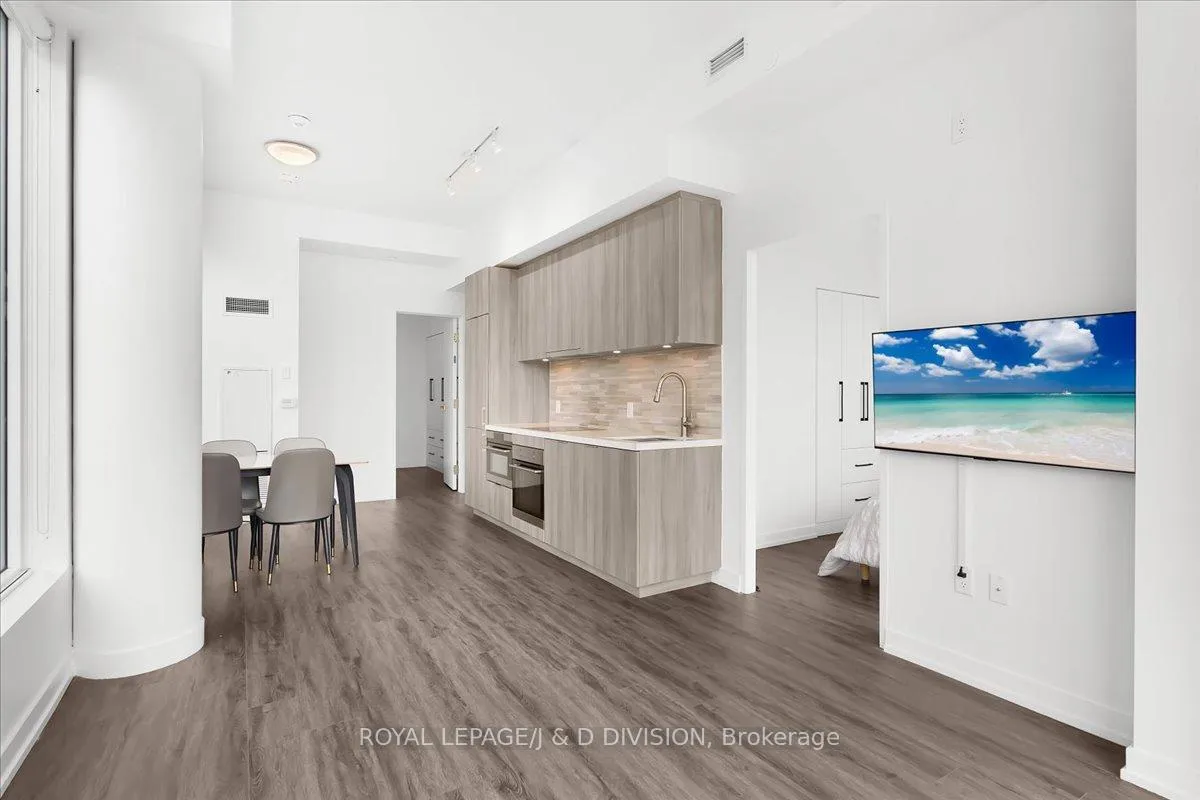Photo 7 of Unit 1018, 158 Front Street E, Toronto, Moss Park — HOMEH