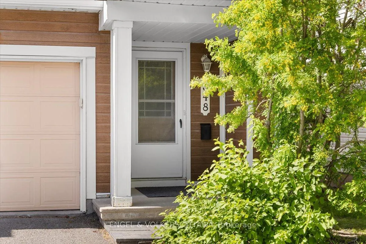 Photo 3 of 348 Hillsboro Private, Ottawa, Kanata - Emerald Meadows/Trailwest — HOMEH