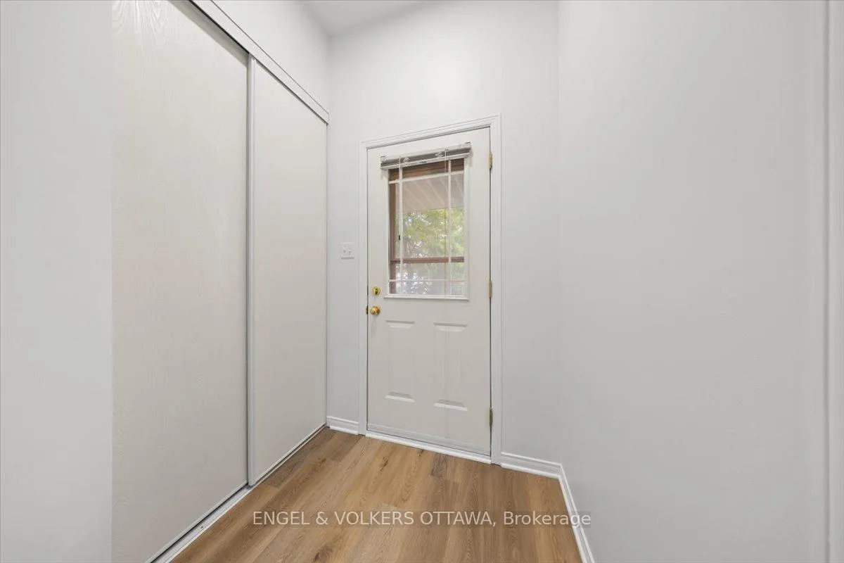 Photo 4 of 348 Hillsboro Private, Ottawa, Kanata - Emerald Meadows/Trailwest — HOMEH