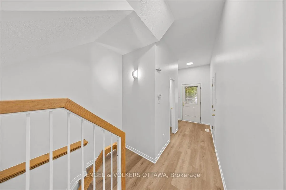 Photo 5 of 348 Hillsboro Private, Ottawa, Kanata - Emerald Meadows/Trailwest — HOMEH