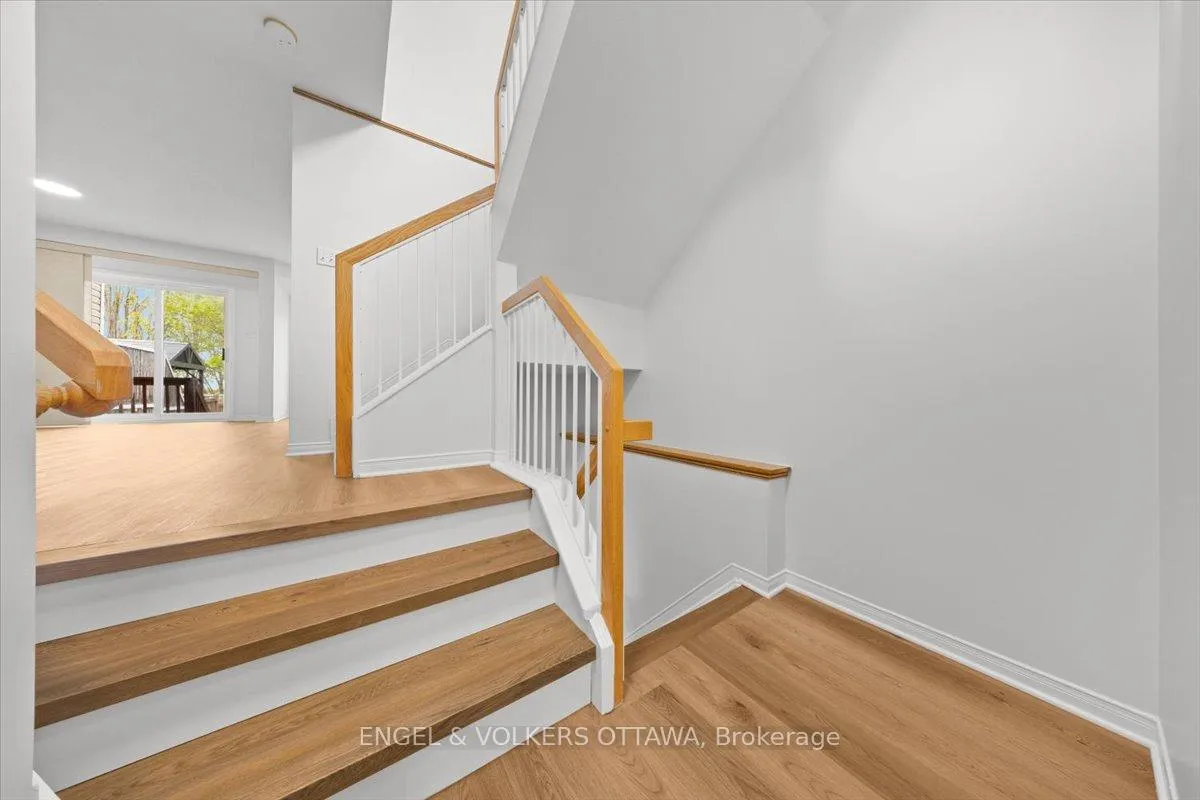Photo 7 of 348 Hillsboro Private, Ottawa, Kanata - Emerald Meadows/Trailwest — HOMEH