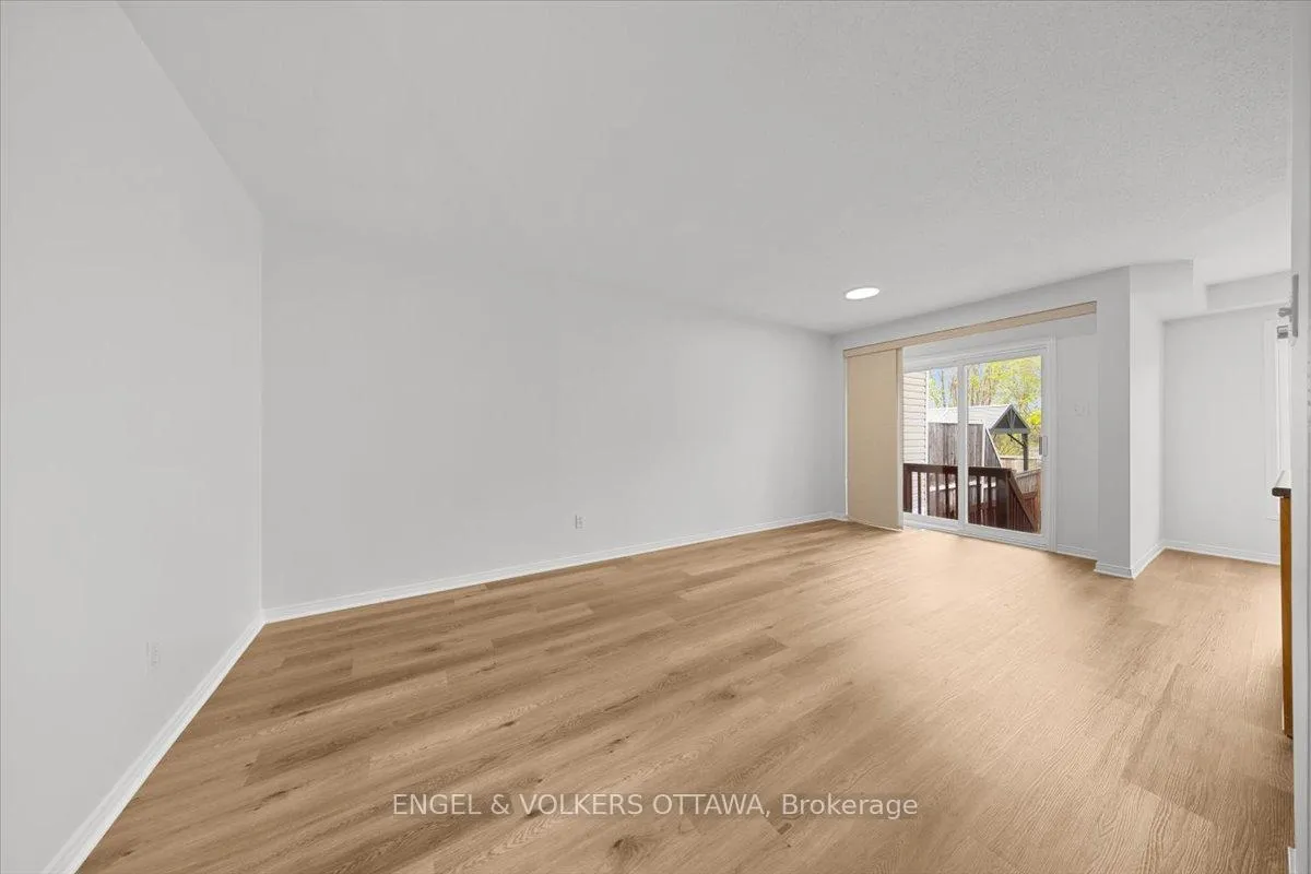 Photo 13 of 348 Hillsboro Private, Ottawa, Kanata - Emerald Meadows/Trailwest — HOMEH
