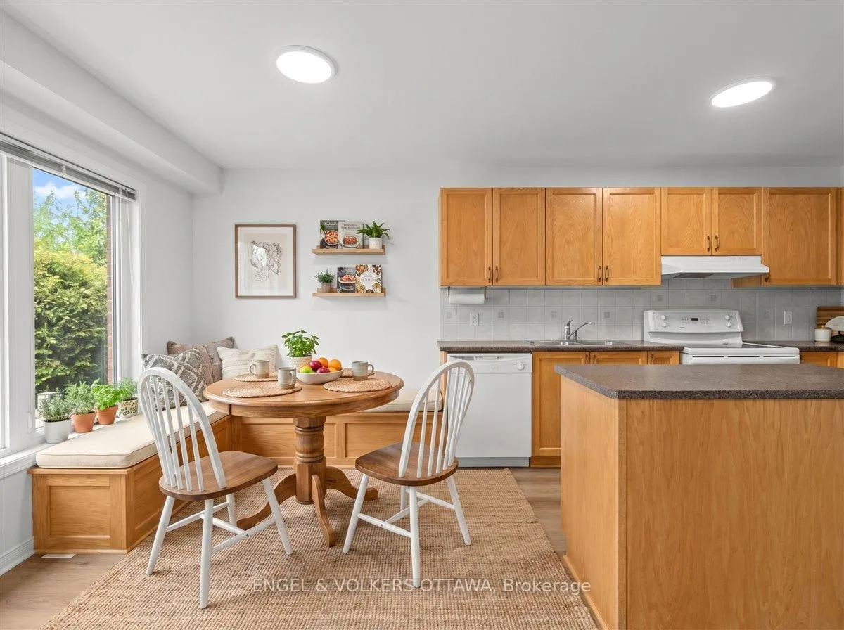 Photo 16 of 348 Hillsboro Private, Ottawa, Kanata - Emerald Meadows/Trailwest — HOMEH