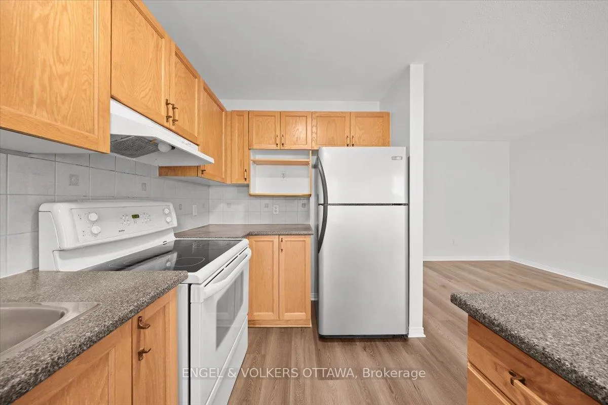Photo 19 of 348 Hillsboro Private, Ottawa, Kanata - Emerald Meadows/Trailwest — HOMEH