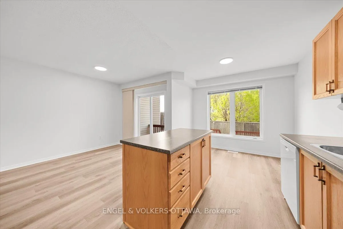 Photo 20 of 348 Hillsboro Private, Ottawa, Kanata - Emerald Meadows/Trailwest — HOMEH