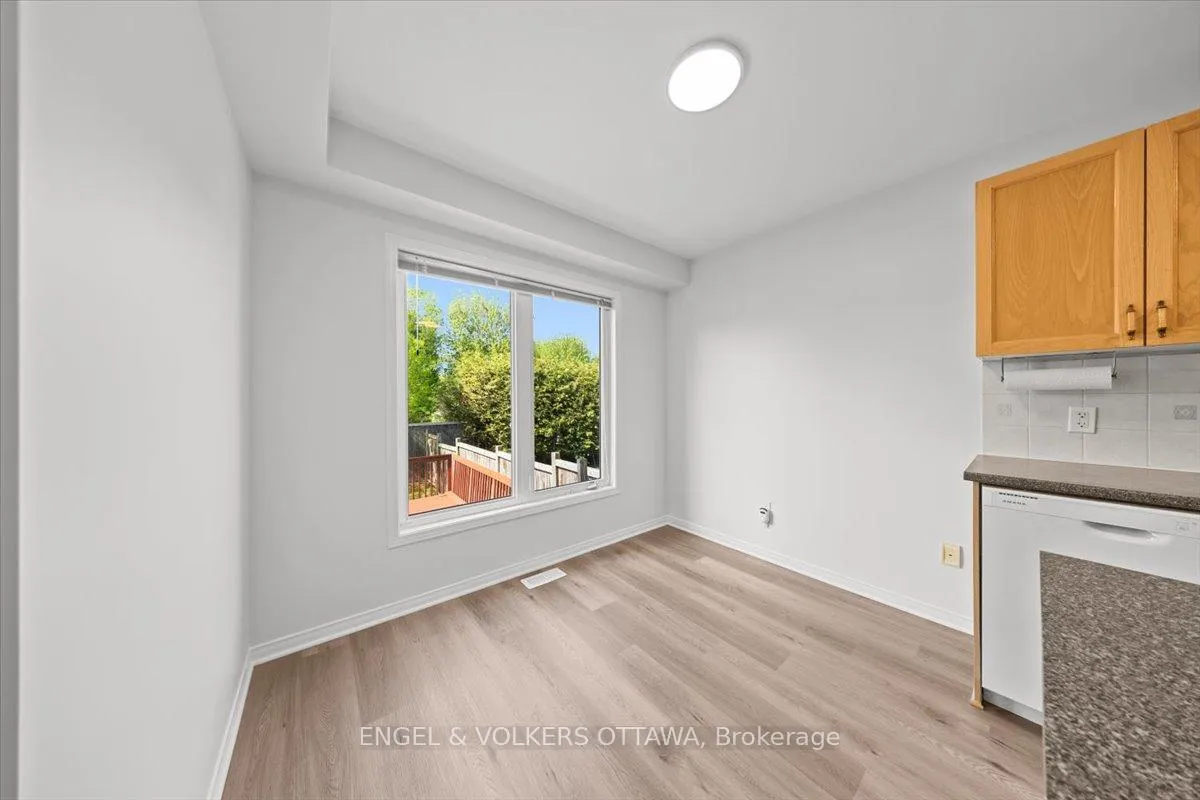 Photo 23 of 348 Hillsboro Private, Ottawa, Kanata - Emerald Meadows/Trailwest — HOMEH