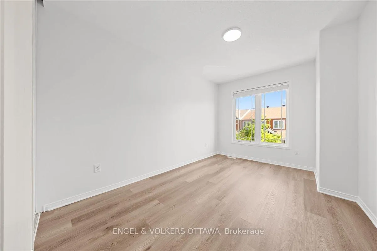 Photo 26 of 348 Hillsboro Private, Ottawa, Kanata - Emerald Meadows/Trailwest — HOMEH
