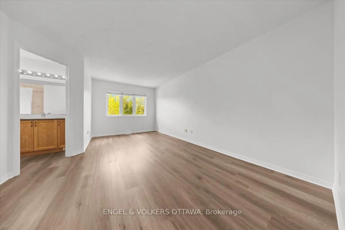 Photo 31 of 348 Hillsboro Private, Ottawa, Kanata - Emerald Meadows/Trailwest — HOMEH