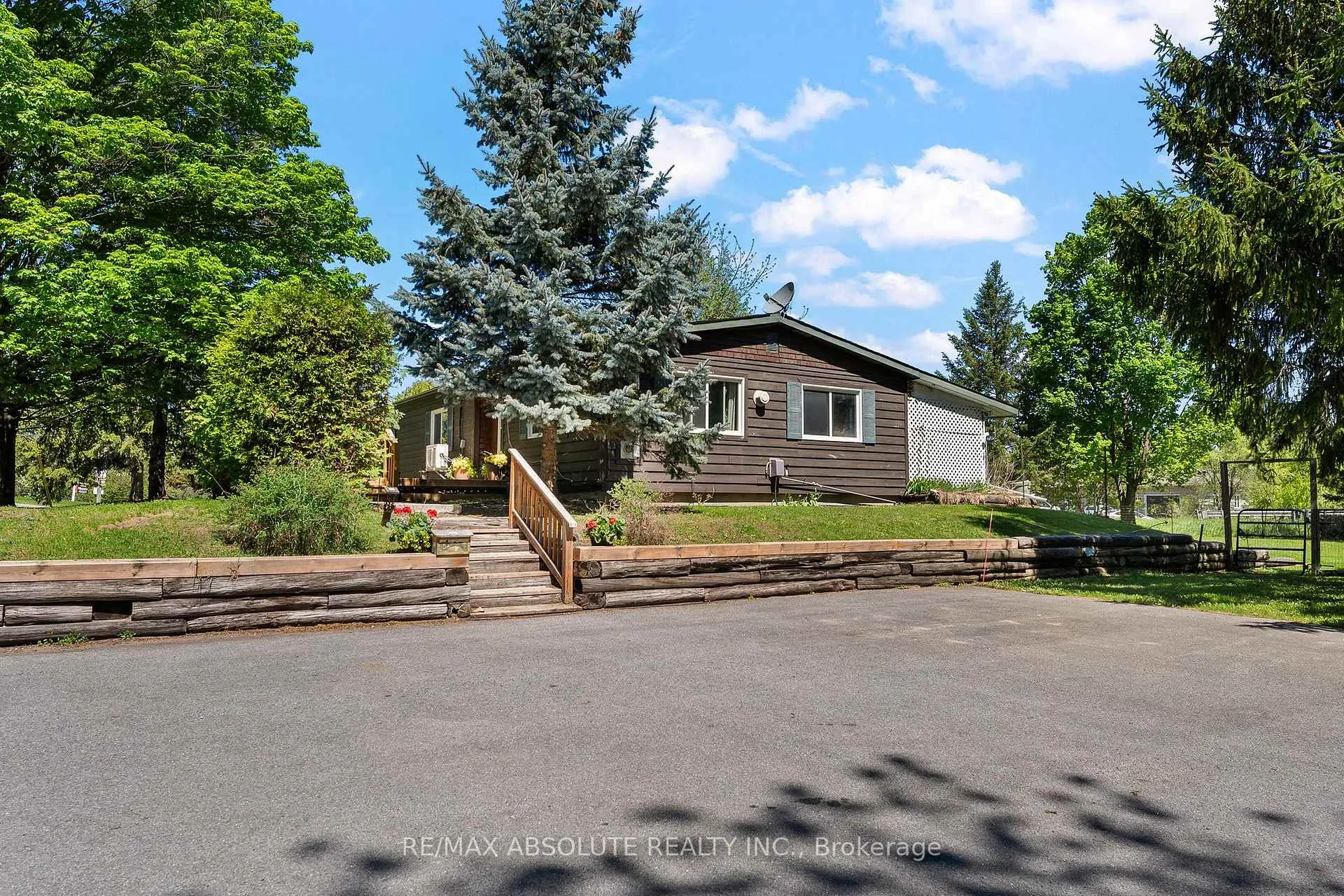 Photo 2 of 235 Poole Street, McNab/Braeside, Mcnab/Braeside Twps — HOMEH