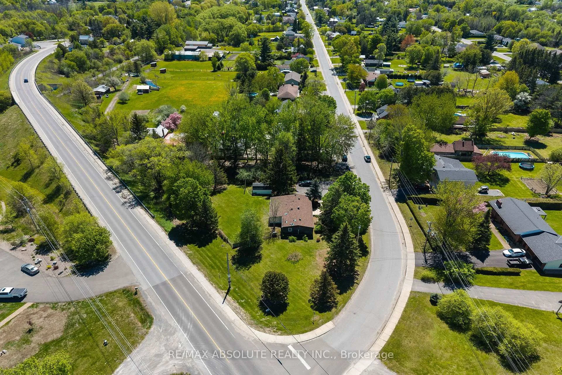 Photo 25 of 235 Poole Street, McNab/Braeside, Mcnab/Braeside Twps — HOMEH