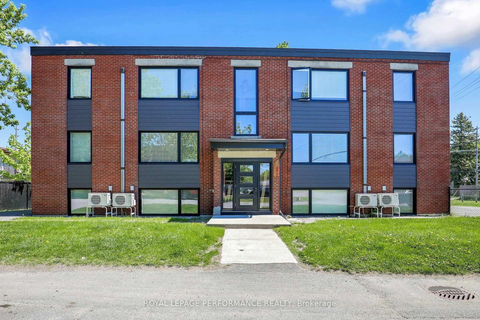 Photo 1 of Unit Unit 2, 695 Morgan Street, Ottawa, Vanier — HOMEH