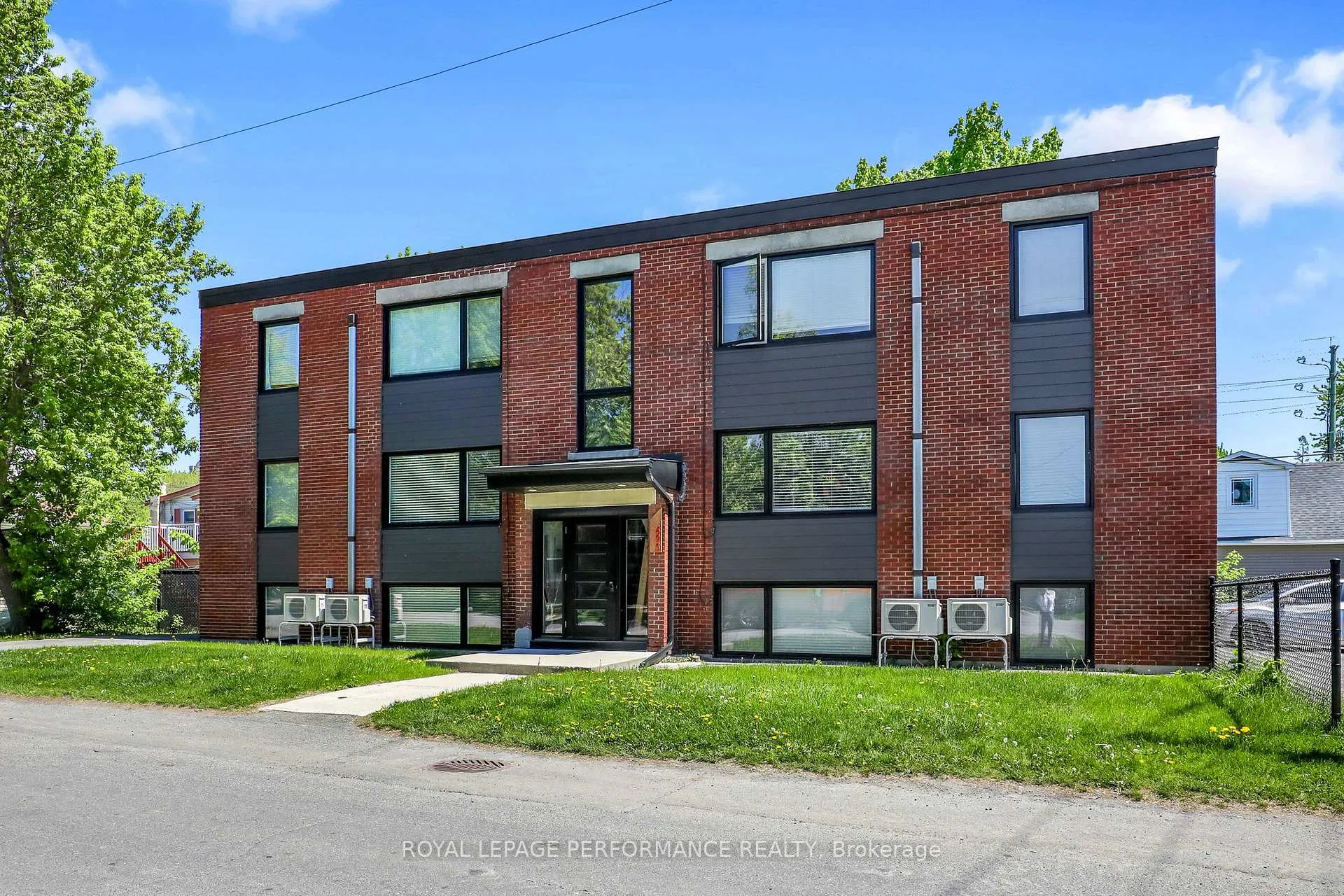 Photo 2 of Unit Unit 2, 695 Morgan Street, Ottawa, Vanier — HOMEH