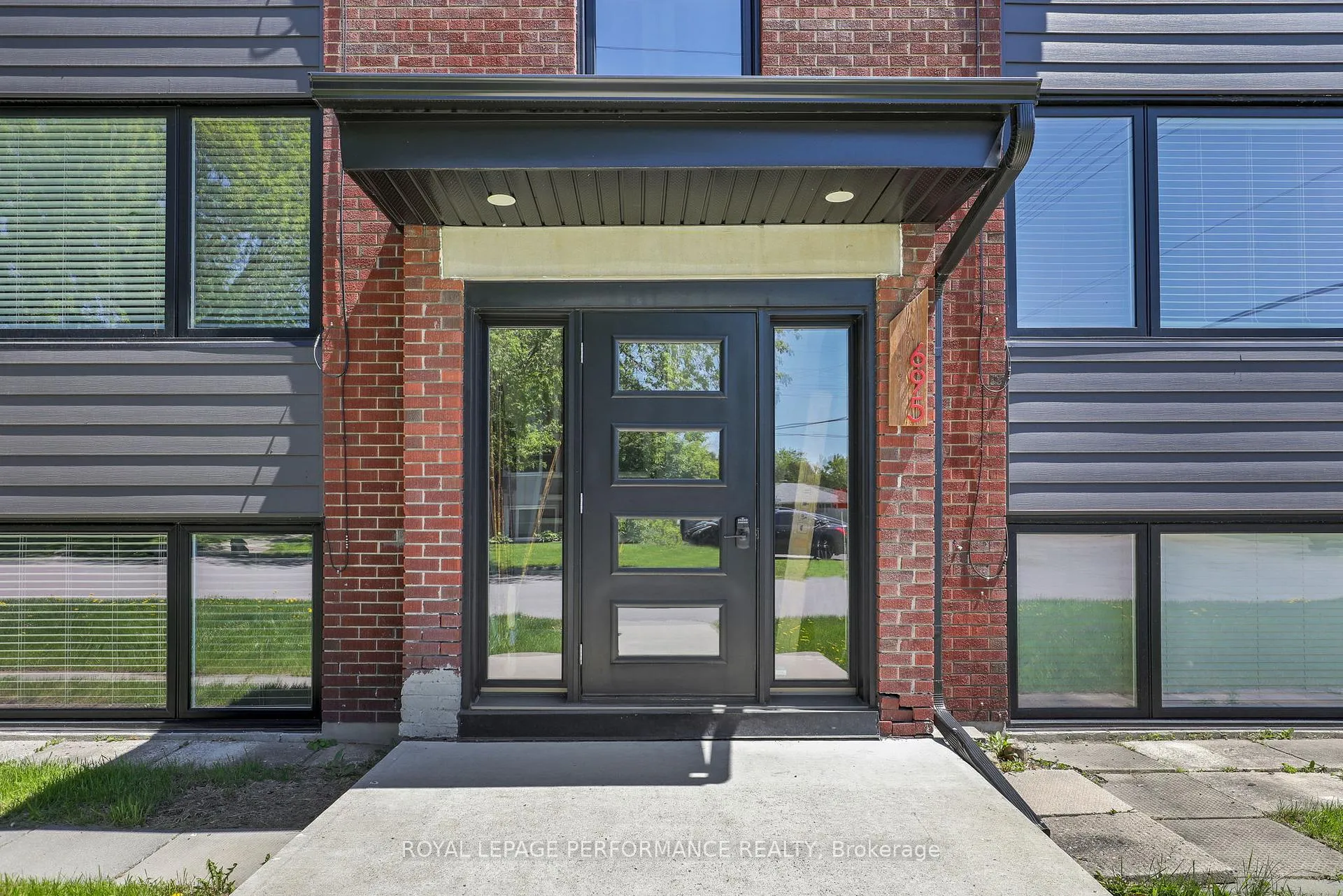 Photo 3 of Unit Unit 2, 695 Morgan Street, Ottawa, Vanier — HOMEH