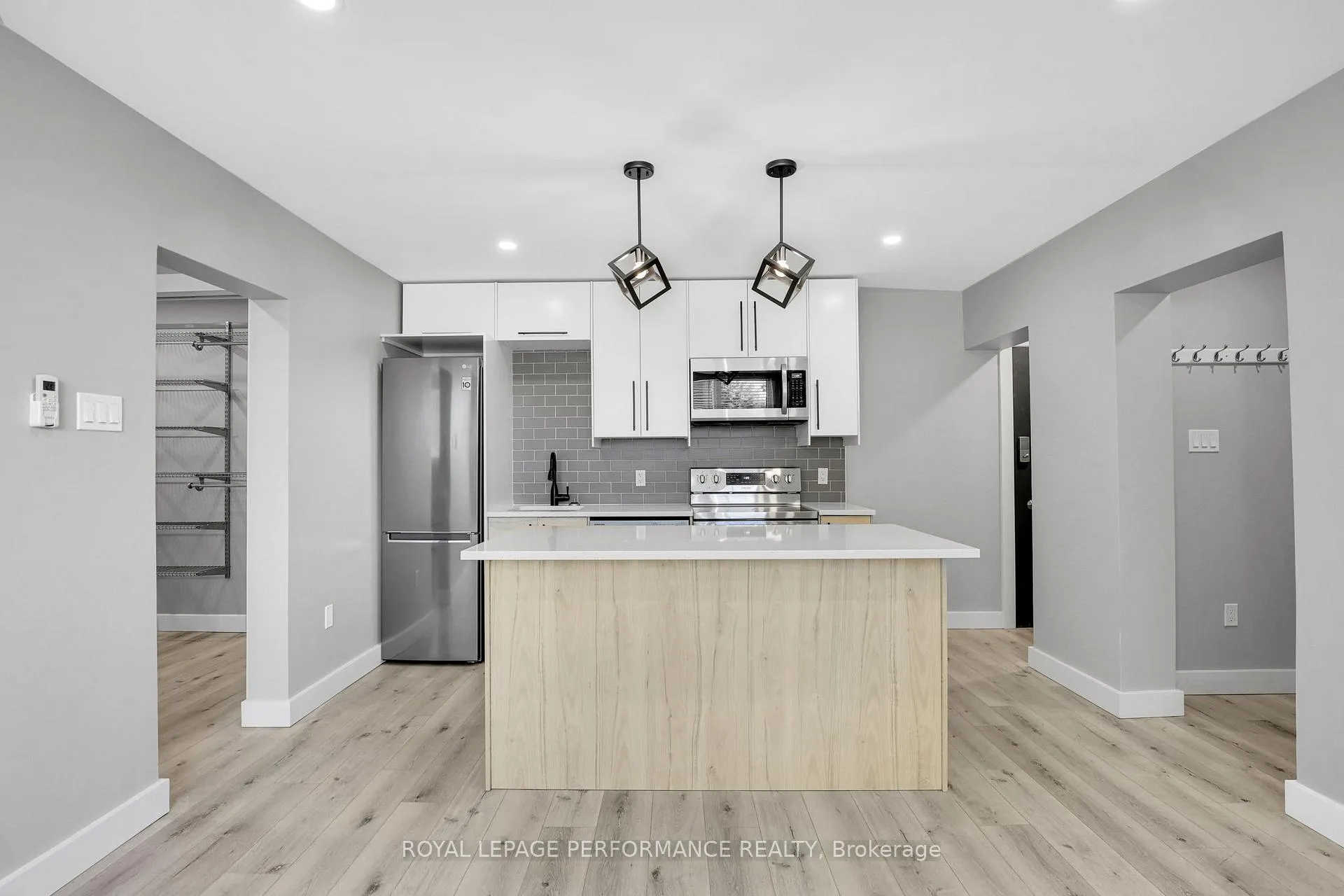 Photo 6 of Unit Unit 2, 695 Morgan Street, Ottawa, Vanier — HOMEH