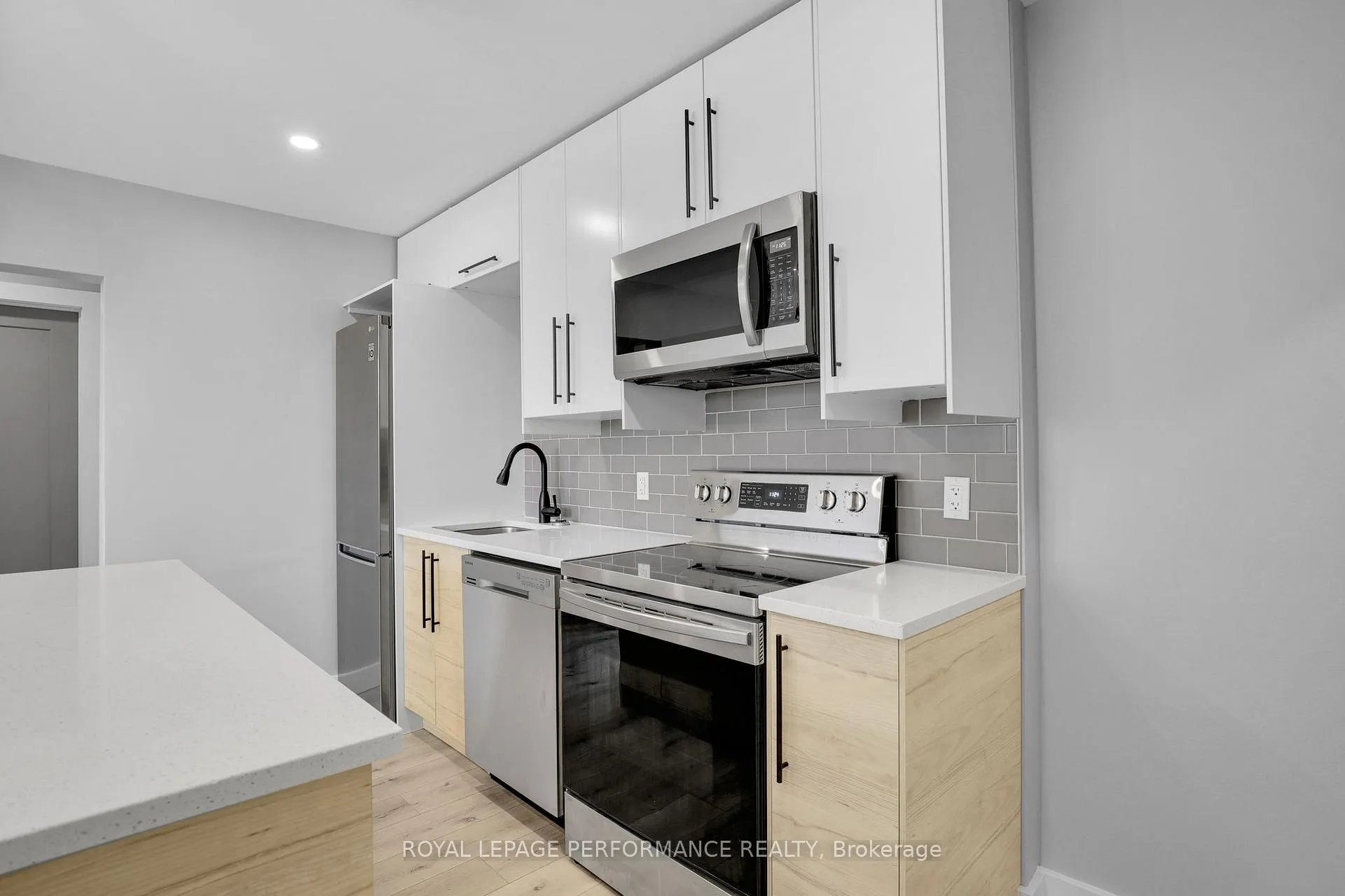 Photo 7 of Unit Unit 2, 695 Morgan Street, Ottawa, Vanier — HOMEH