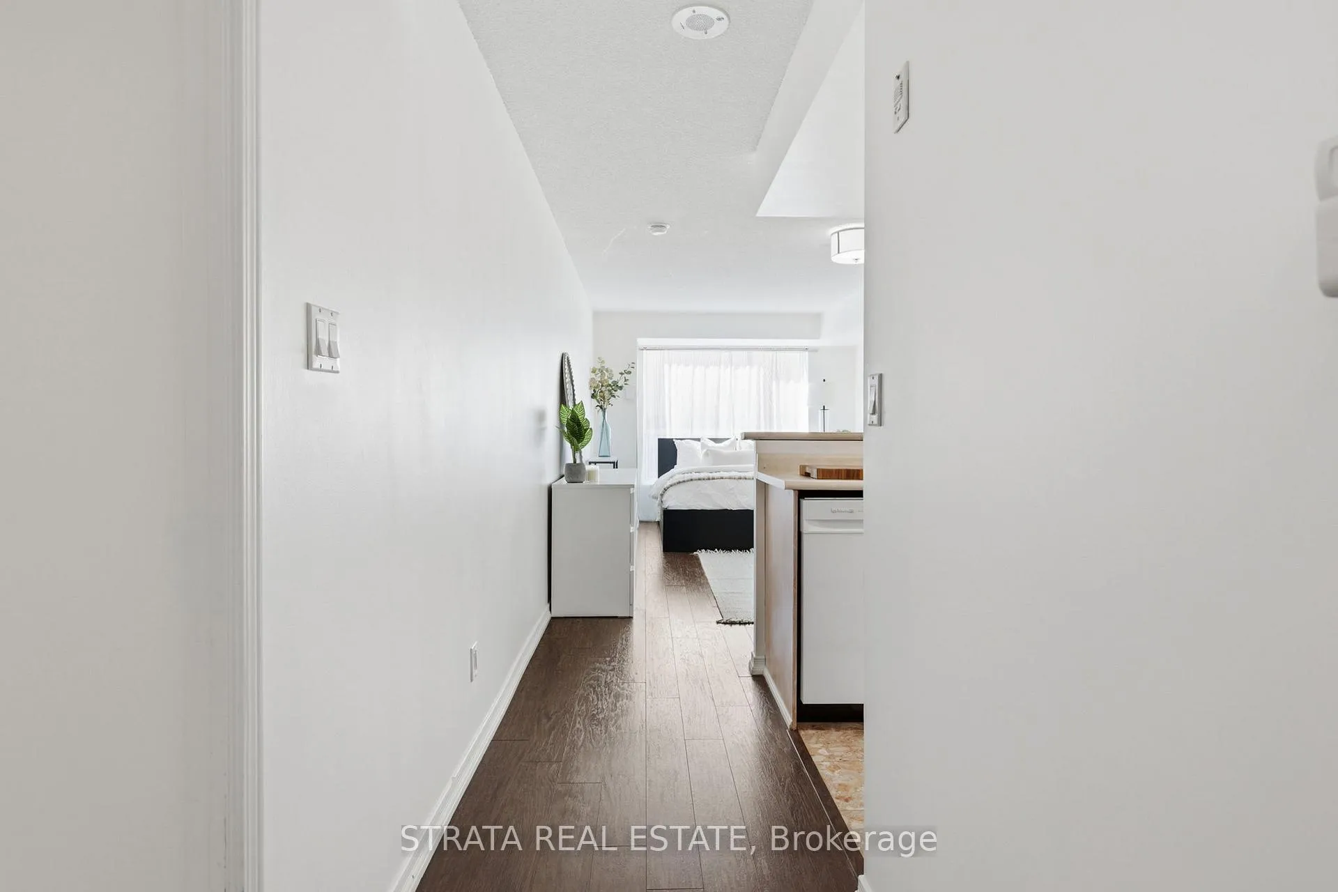 Photo 4 of Unit 440, 109 Front Street E, Toronto, Waterfront Communities — HOMEH