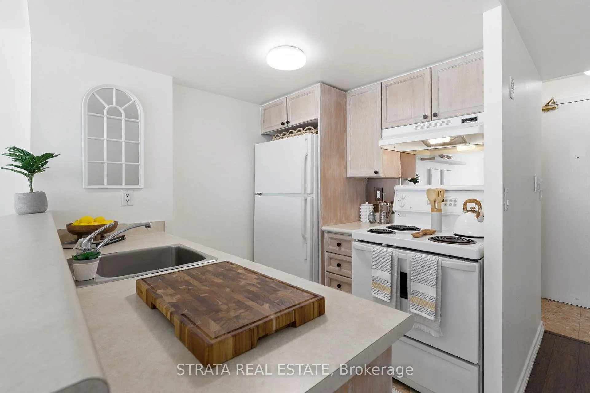 Photo 5 of Unit 440, 109 Front Street E, Toronto, Waterfront Communities — HOMEH