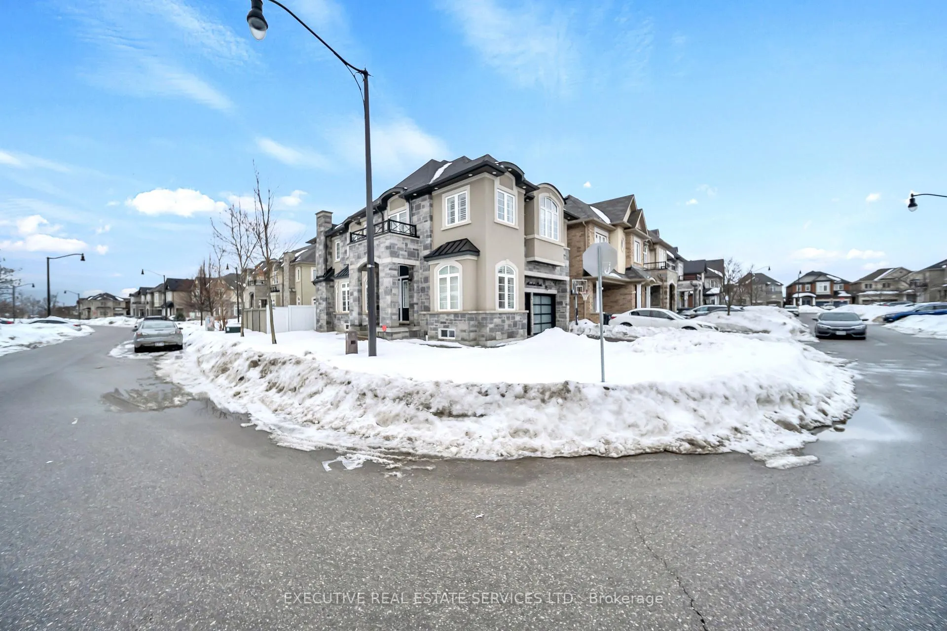 Photo 2 of 13 Masken Circle, Brampton, Northwest Brampton — HOMEH