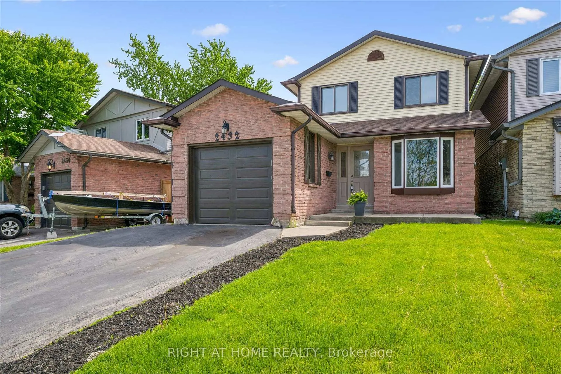Photo 2 of 2432 Malcolm Crescent, Burlington, Brant Hills — HOMEH
