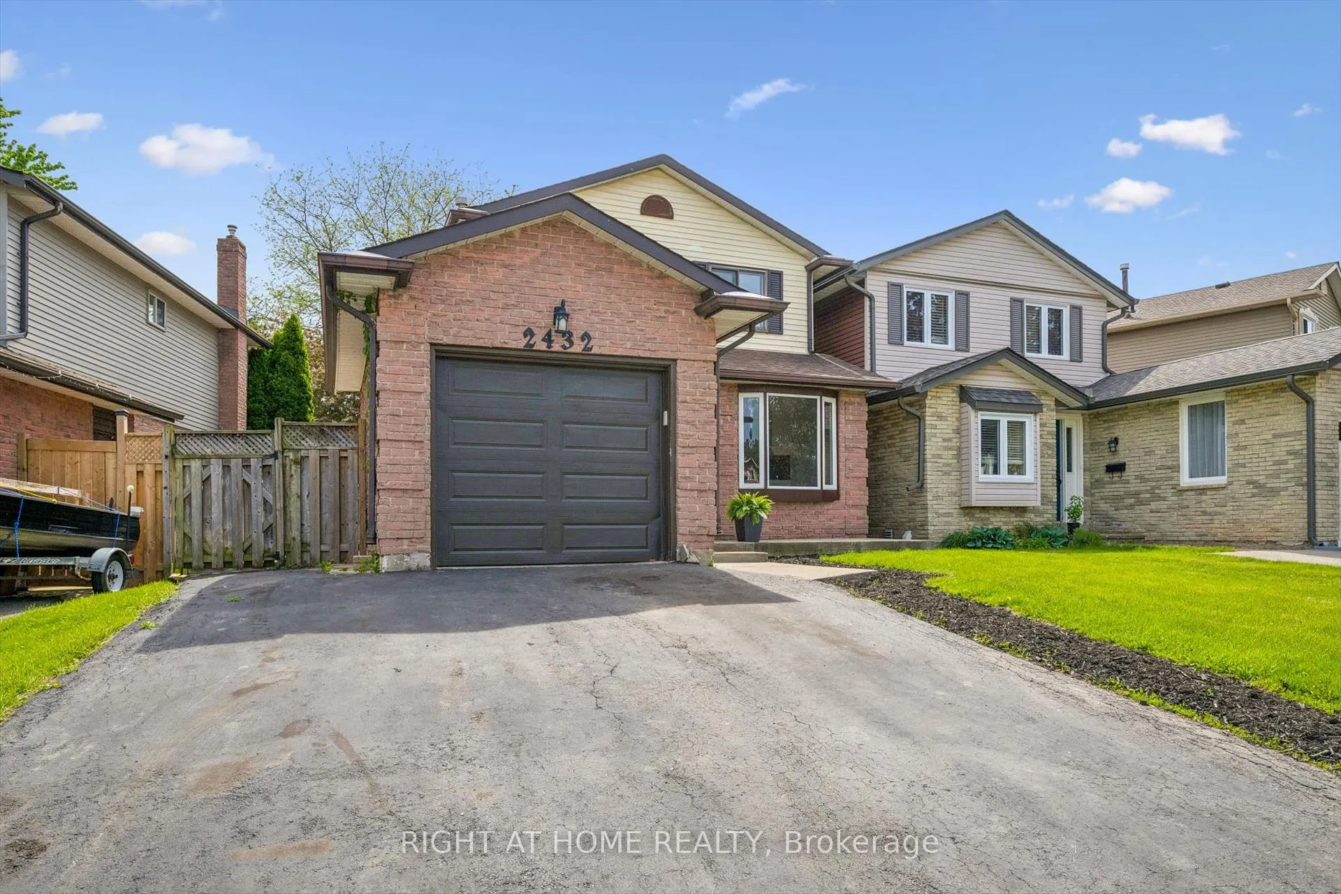 Photo 3 of 2432 Malcolm Crescent, Burlington, Brant Hills — HOMEH