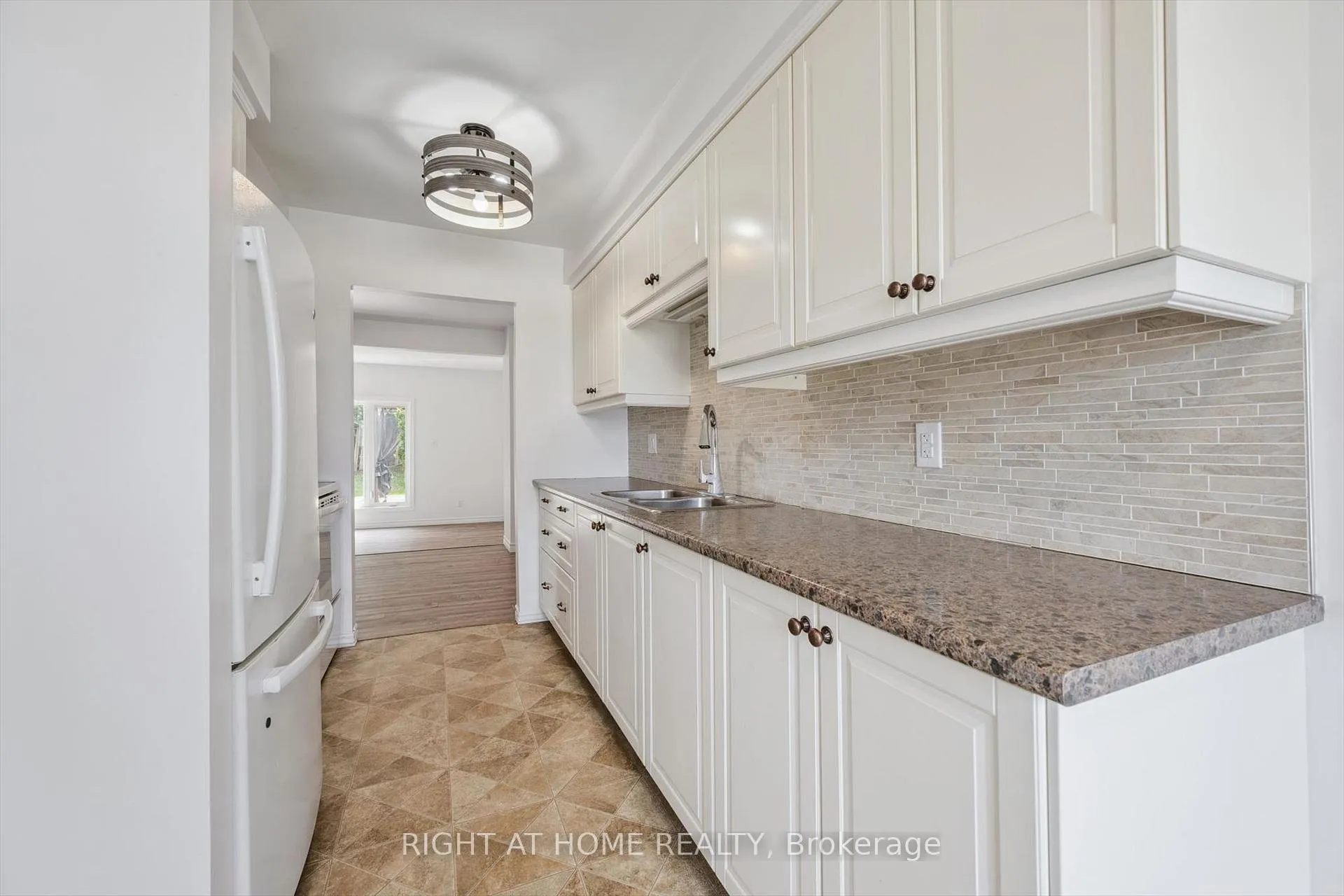Photo 7 of 2432 Malcolm Crescent, Burlington, Brant Hills — HOMEH