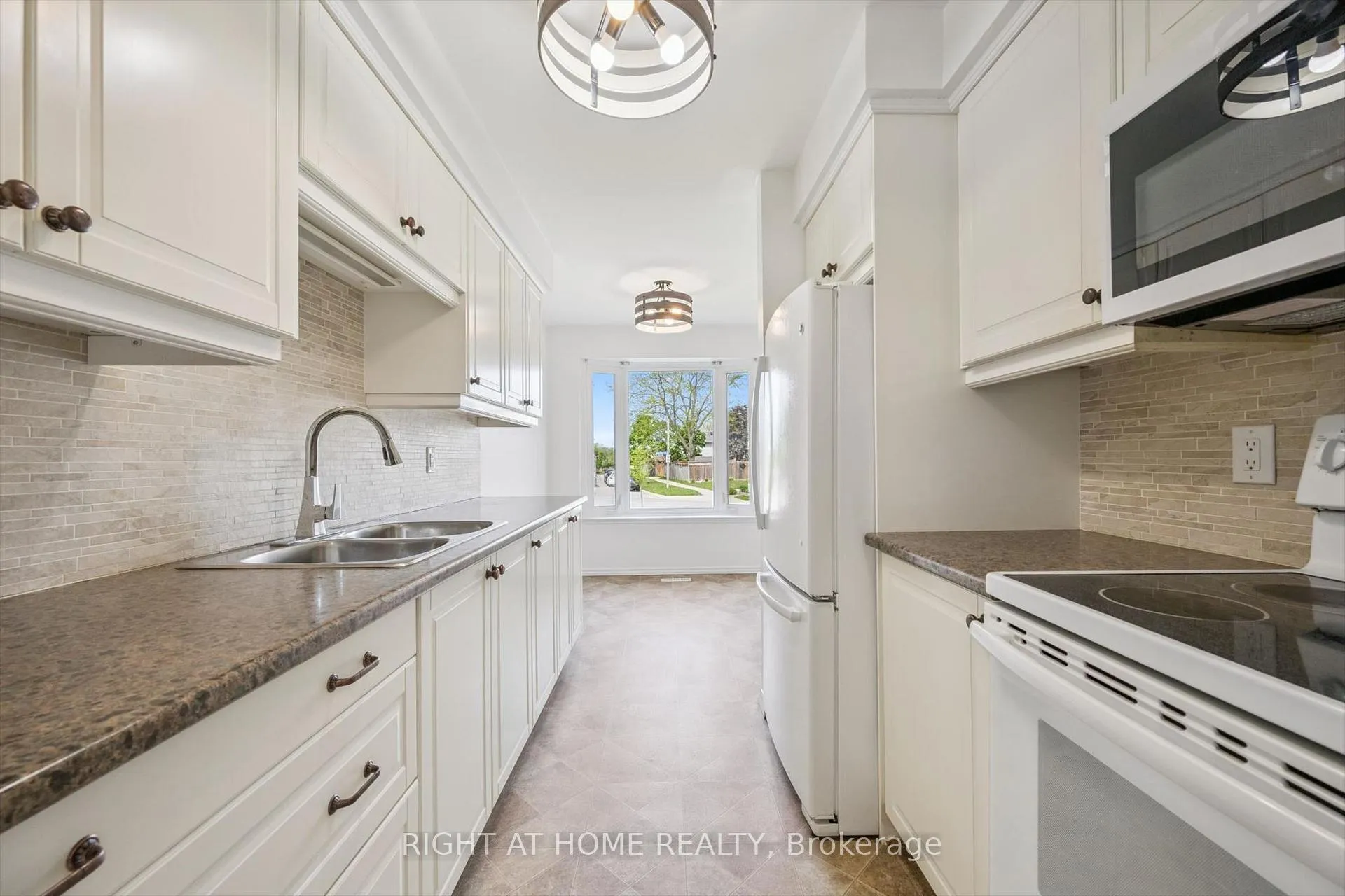 Photo 9 of 2432 Malcolm Crescent, Burlington, Brant Hills — HOMEH