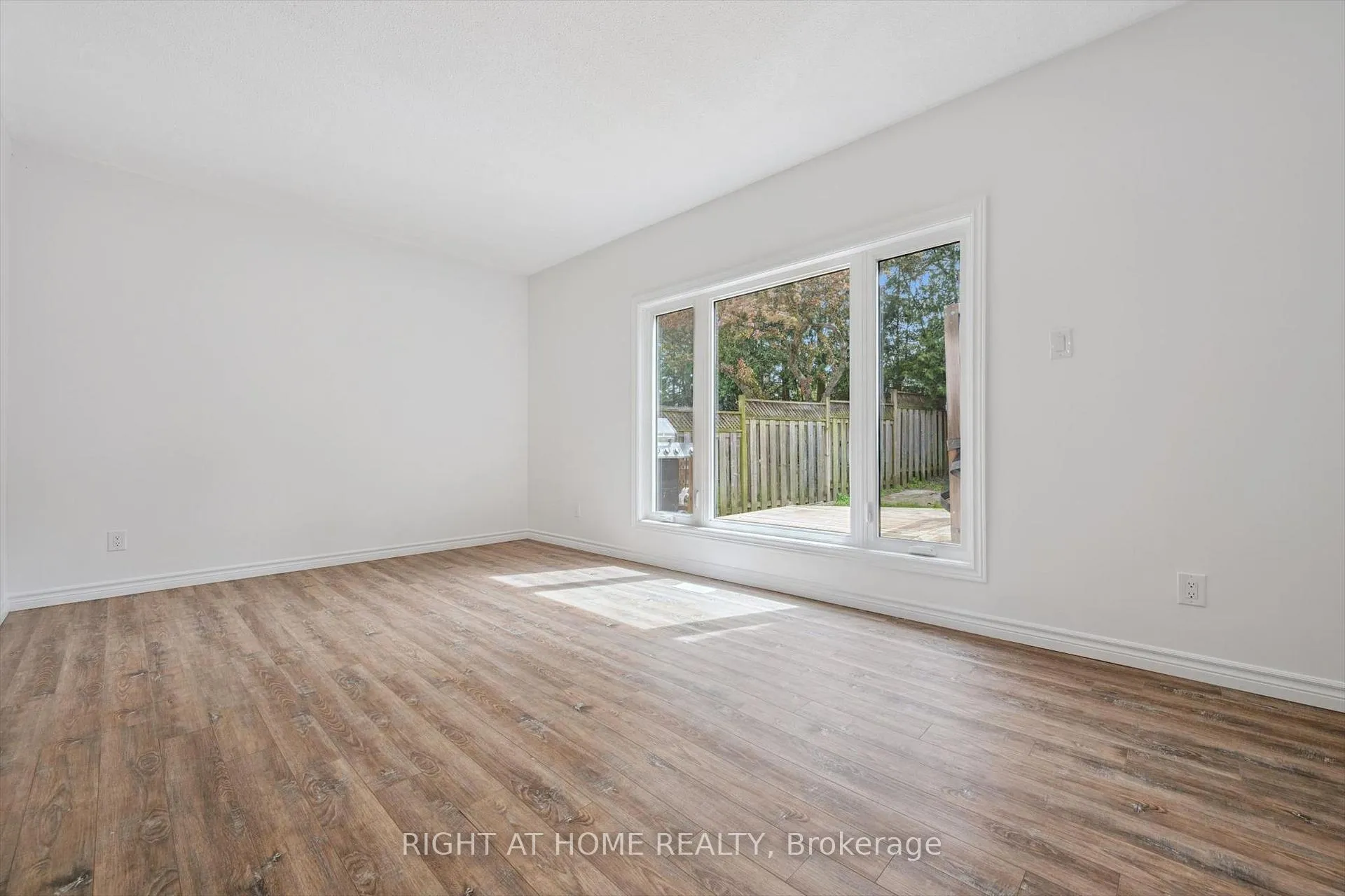 Photo 13 of 2432 Malcolm Crescent, Burlington, Brant Hills — HOMEH