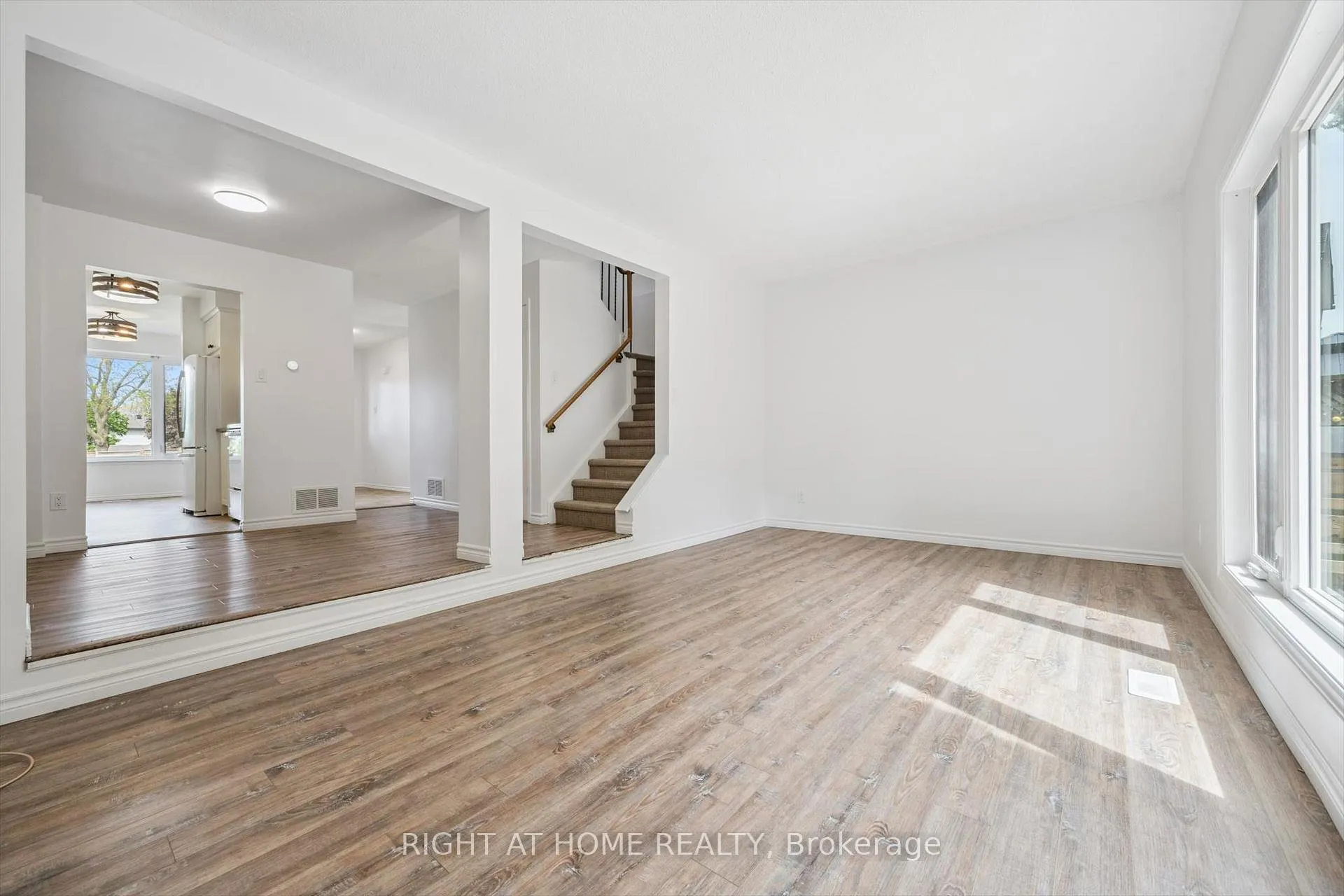 Photo 14 of 2432 Malcolm Crescent, Burlington, Brant Hills — HOMEH