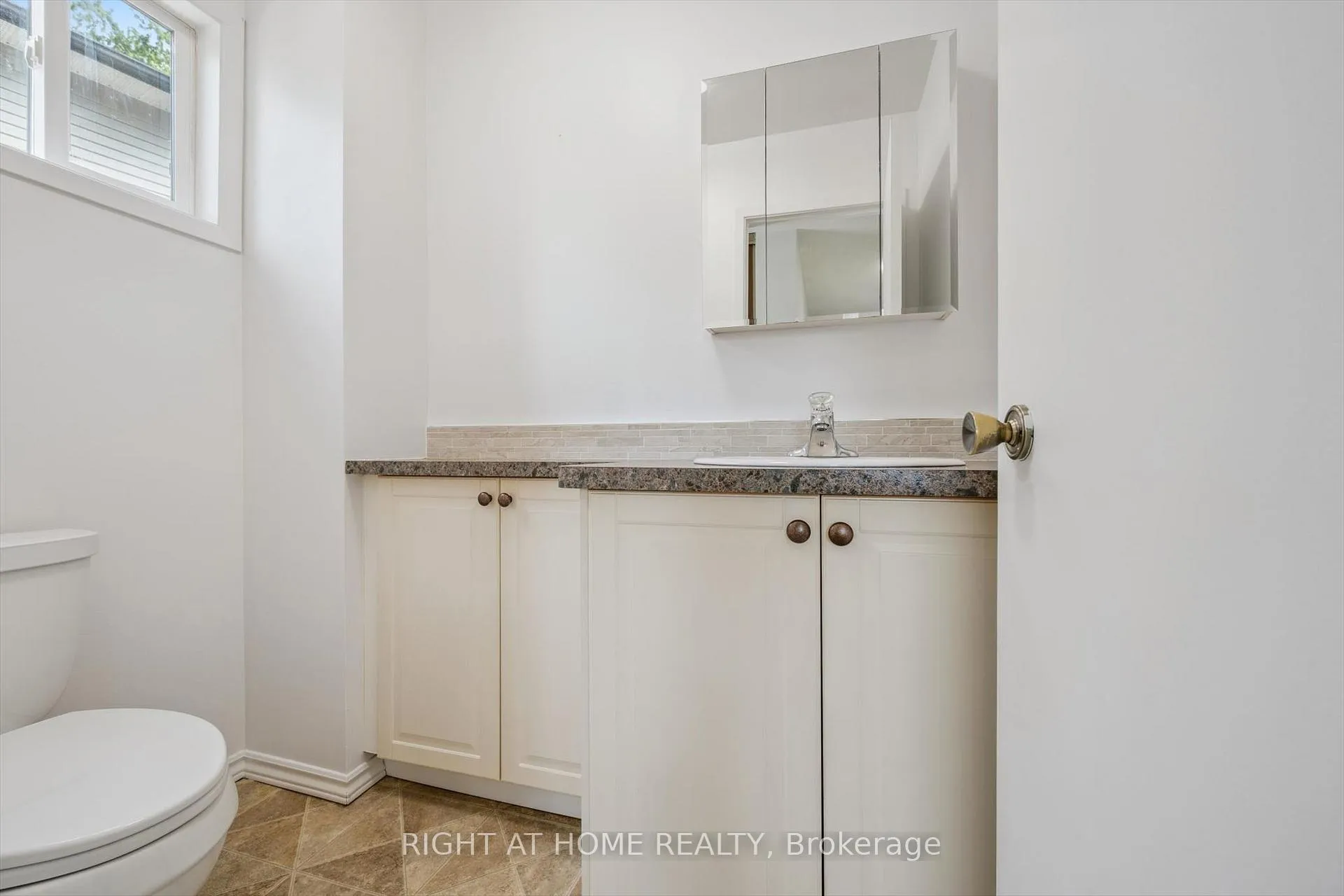Photo 16 of 2432 Malcolm Crescent, Burlington, Brant Hills — HOMEH
