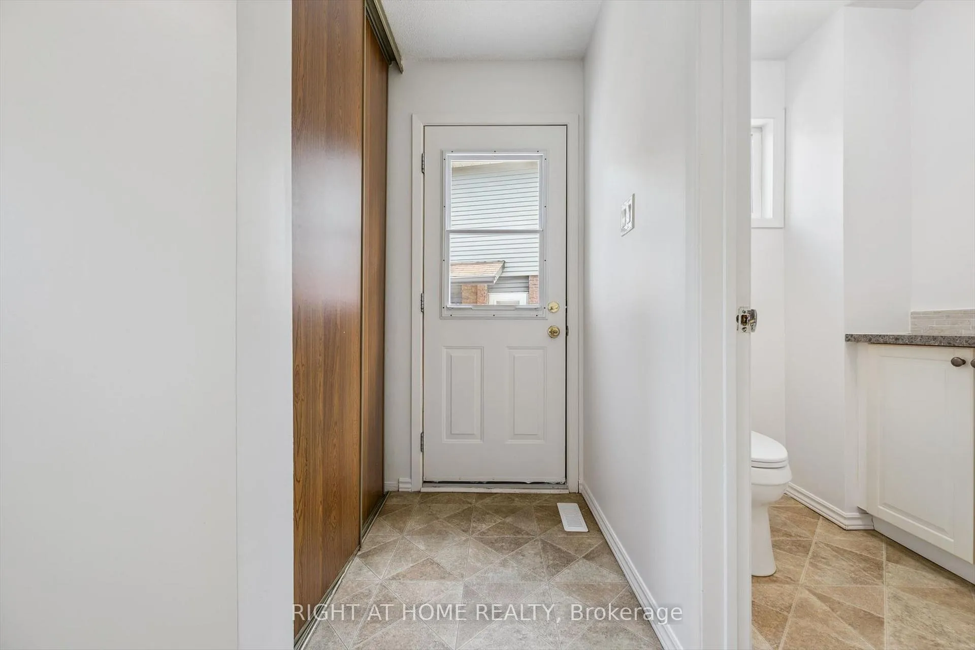 Photo 17 of 2432 Malcolm Crescent, Burlington, Brant Hills — HOMEH