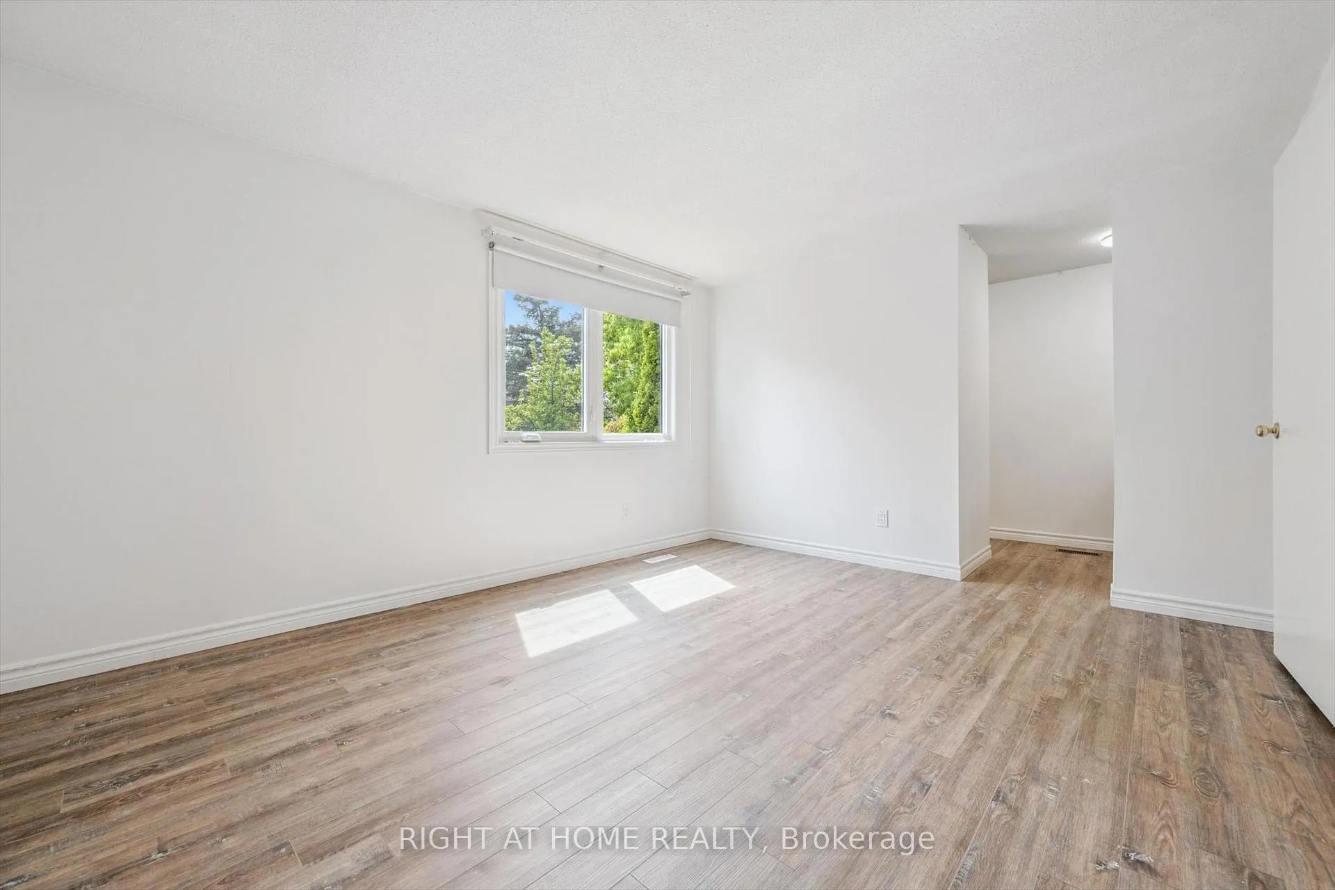 Photo 18 of 2432 Malcolm Crescent, Burlington, Brant Hills — HOMEH