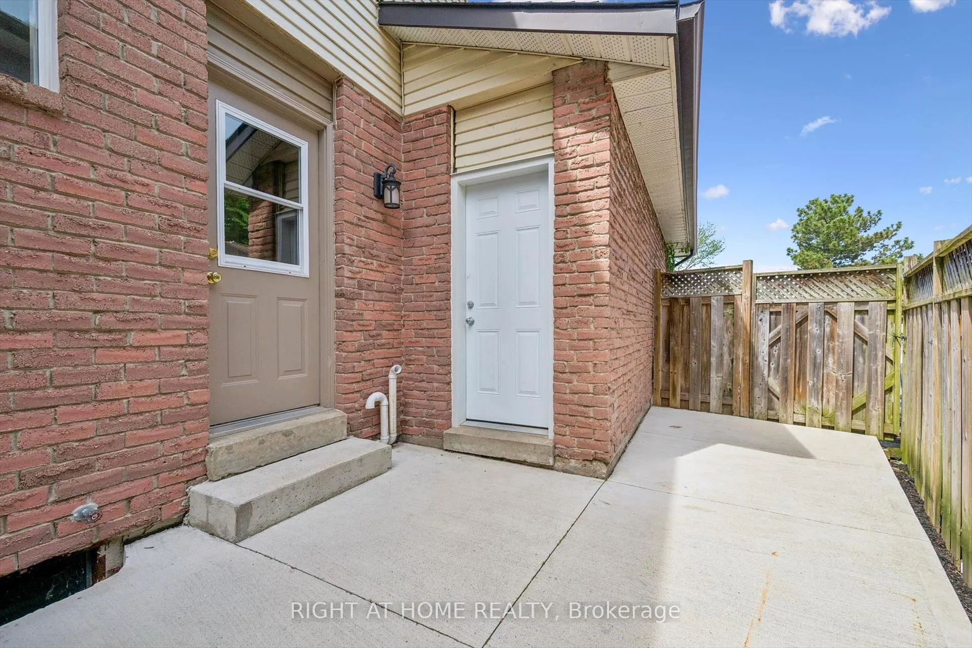Photo 35 of 2432 Malcolm Crescent, Burlington, Brant Hills — HOMEH