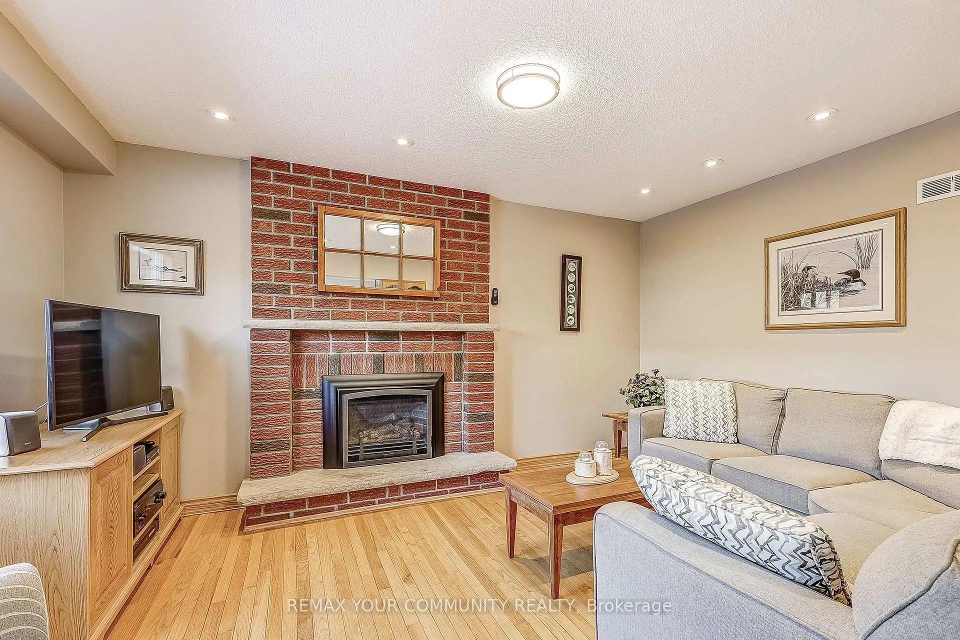 Photo 9 of 3 Sawyer Crescent, Markham, Markham Village — HOMEH