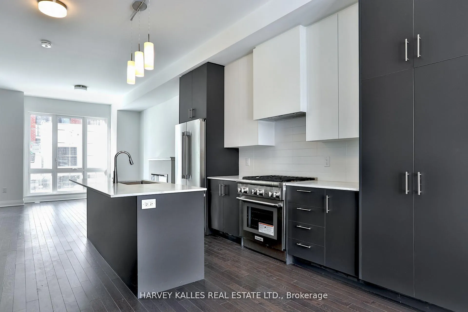Photo 8 of 204 Atkinson Avenue, Vaughan, Uplands — HOMEH