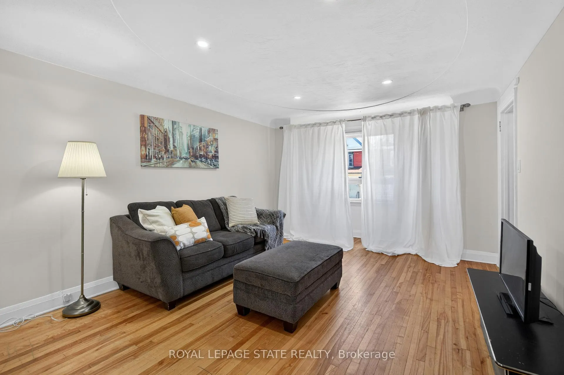 Photo 4 of 199 Stirton Street, Hamilton, Gibson — HOMEH